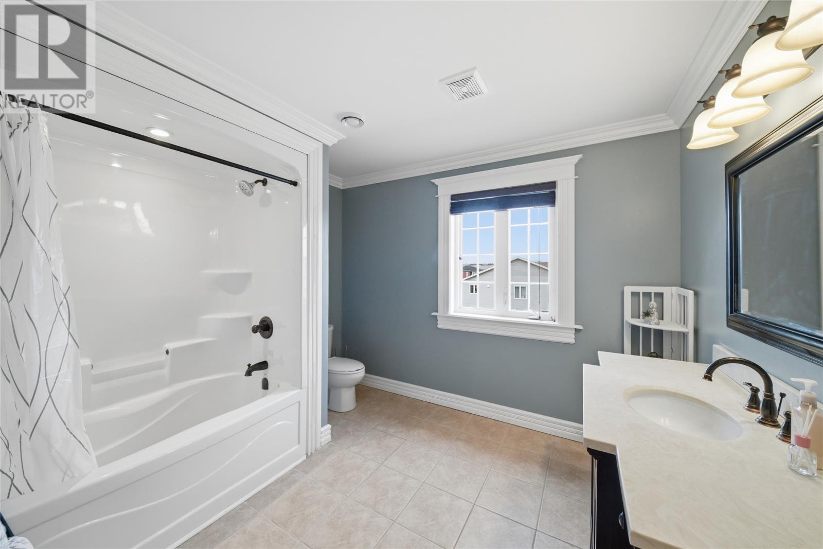 24 Pluto Street, St. John'S, NL - Indoor Photo Showing Bathroom