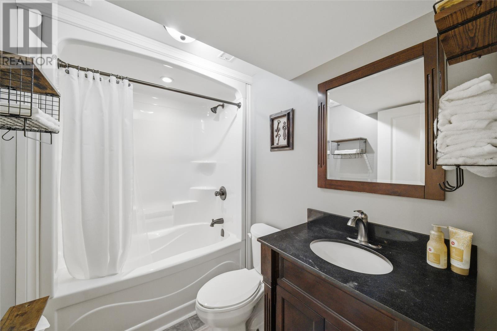 24 Pluto Street, St. John'S, NL - Indoor Photo Showing Bathroom