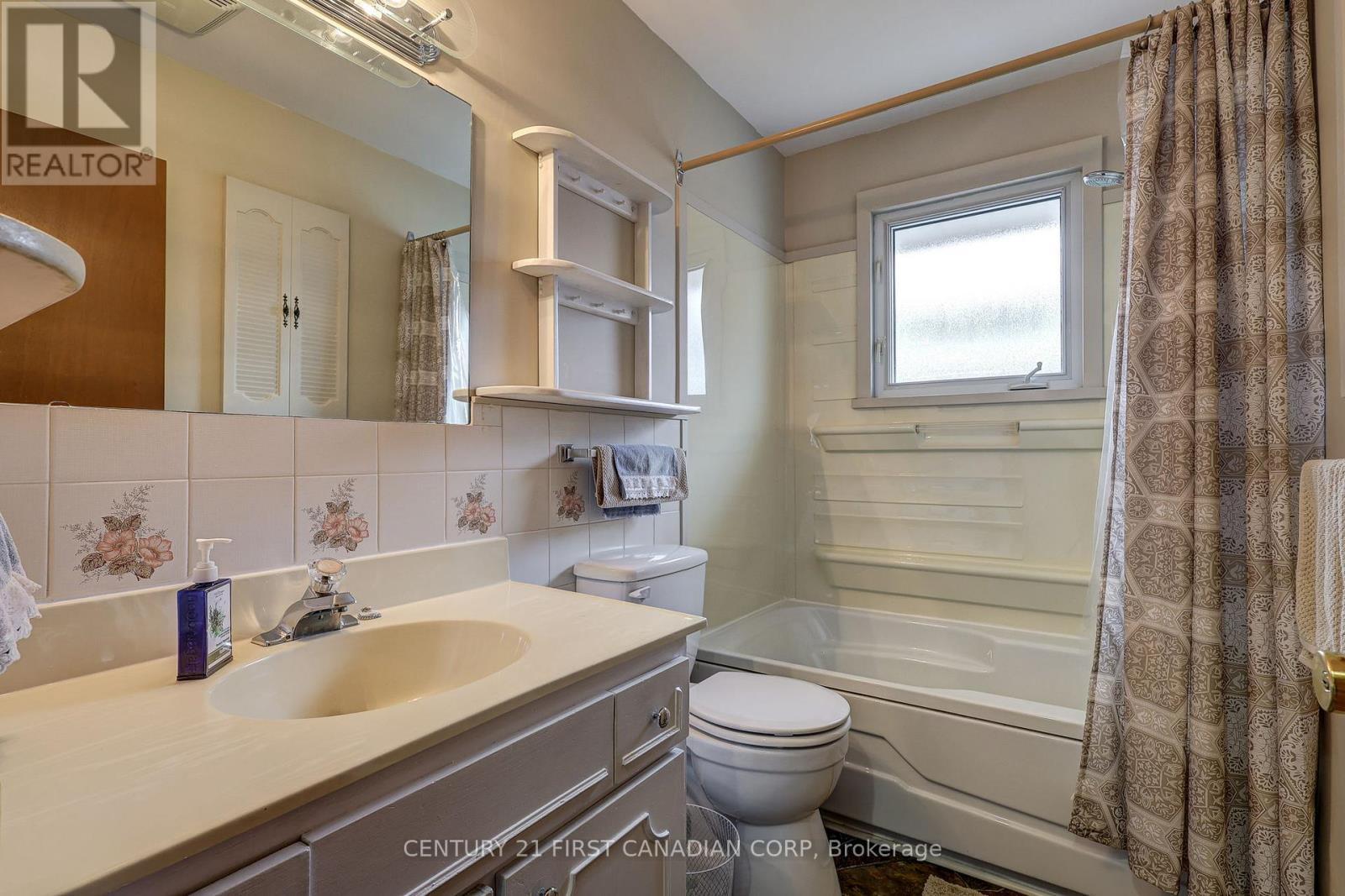 12 Rosemount Crescent, St. Thomas, ON - Indoor Photo Showing Bathroom