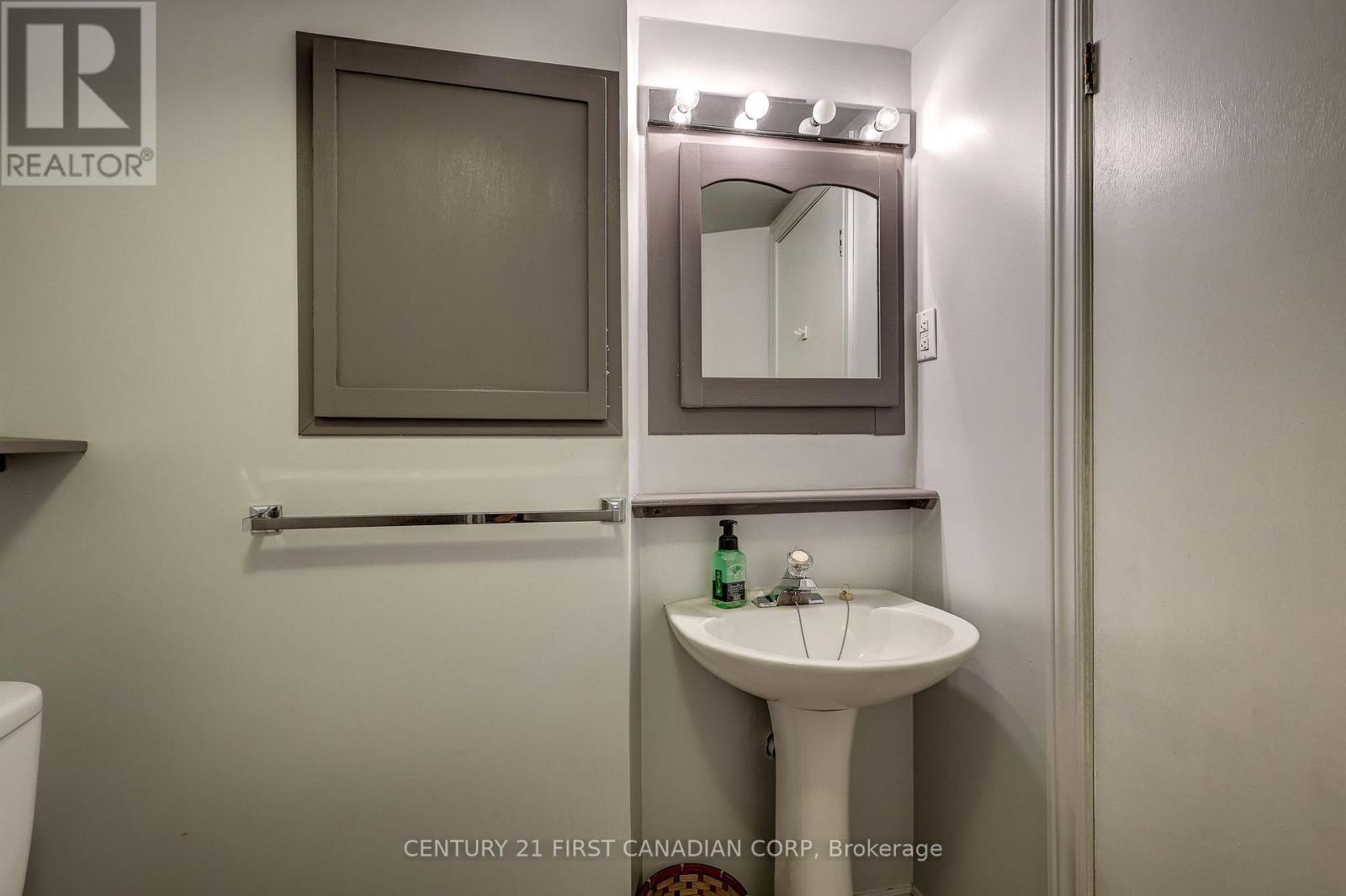 12 Rosemount Crescent, St. Thomas, ON - Indoor Photo Showing Bathroom