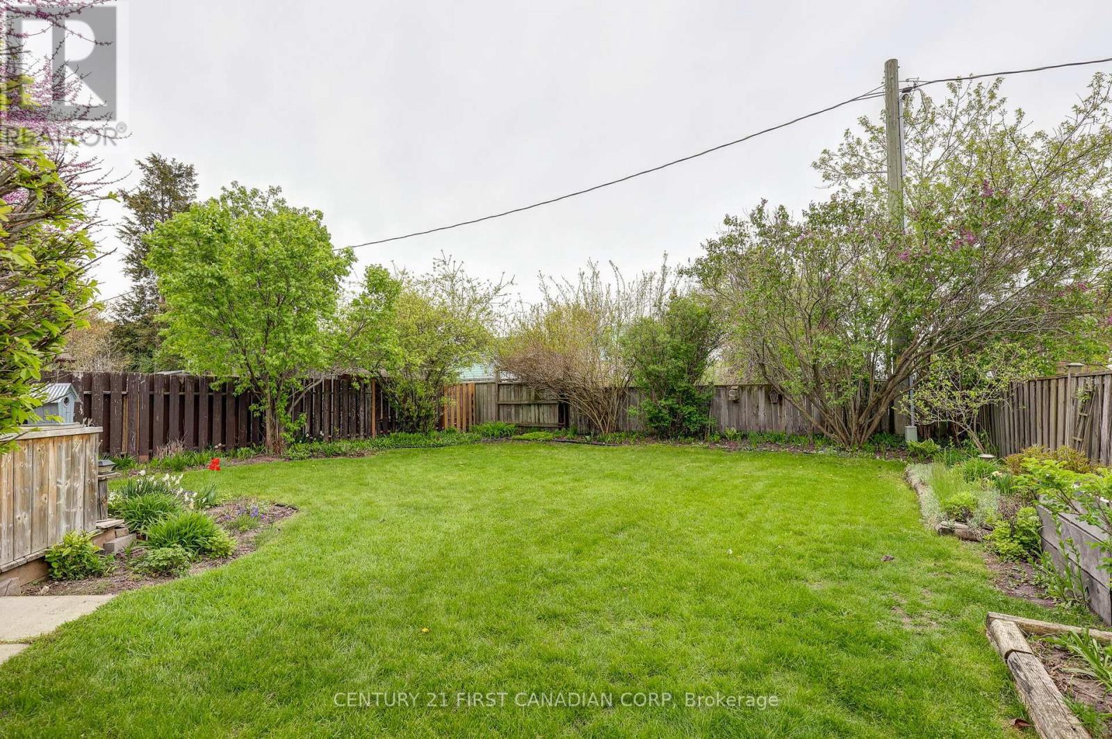 12 Rosemount Crescent, St. Thomas, ON - Outdoor With Backyard