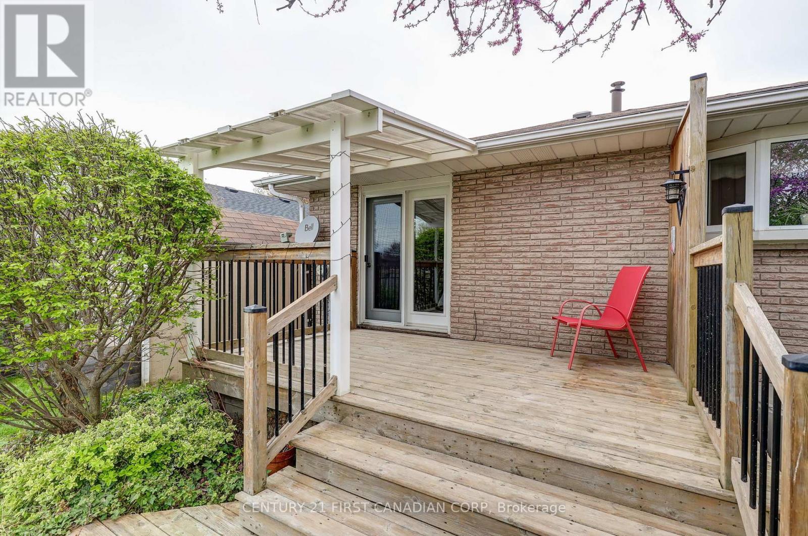 12 Rosemount Crescent, St. Thomas, ON - Outdoor With Deck Patio Veranda With Exterior
