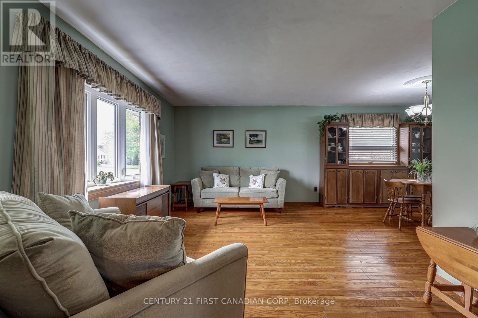 12 Rosemount Crescent, St. Thomas, ON - Indoor Photo Showing Living Room