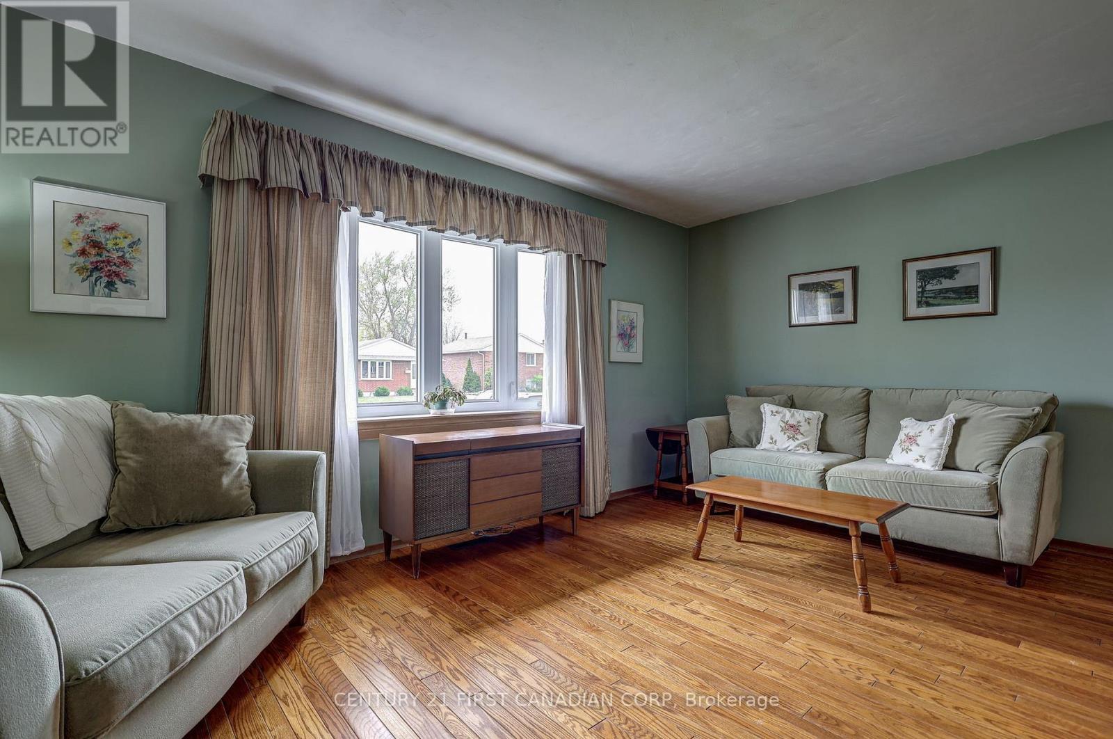 12 Rosemount Crescent, St. Thomas, ON - Indoor Photo Showing Living Room