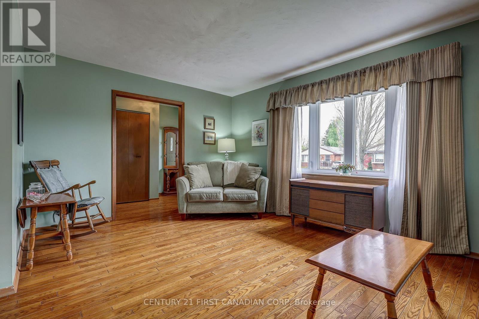 12 Rosemount Crescent, St. Thomas, ON - Indoor Photo Showing Living Room