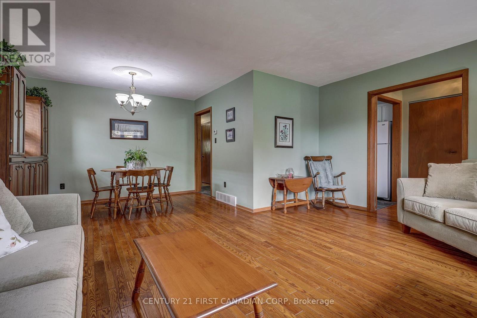 12 Rosemount Crescent, St. Thomas, ON - Indoor Photo Showing Living Room