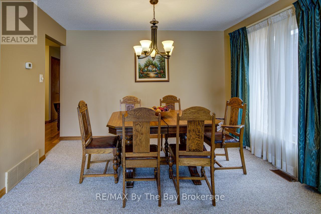 229 Datas Drive E, Clearview (Stayner), ON - Indoor Photo Showing Dining Room