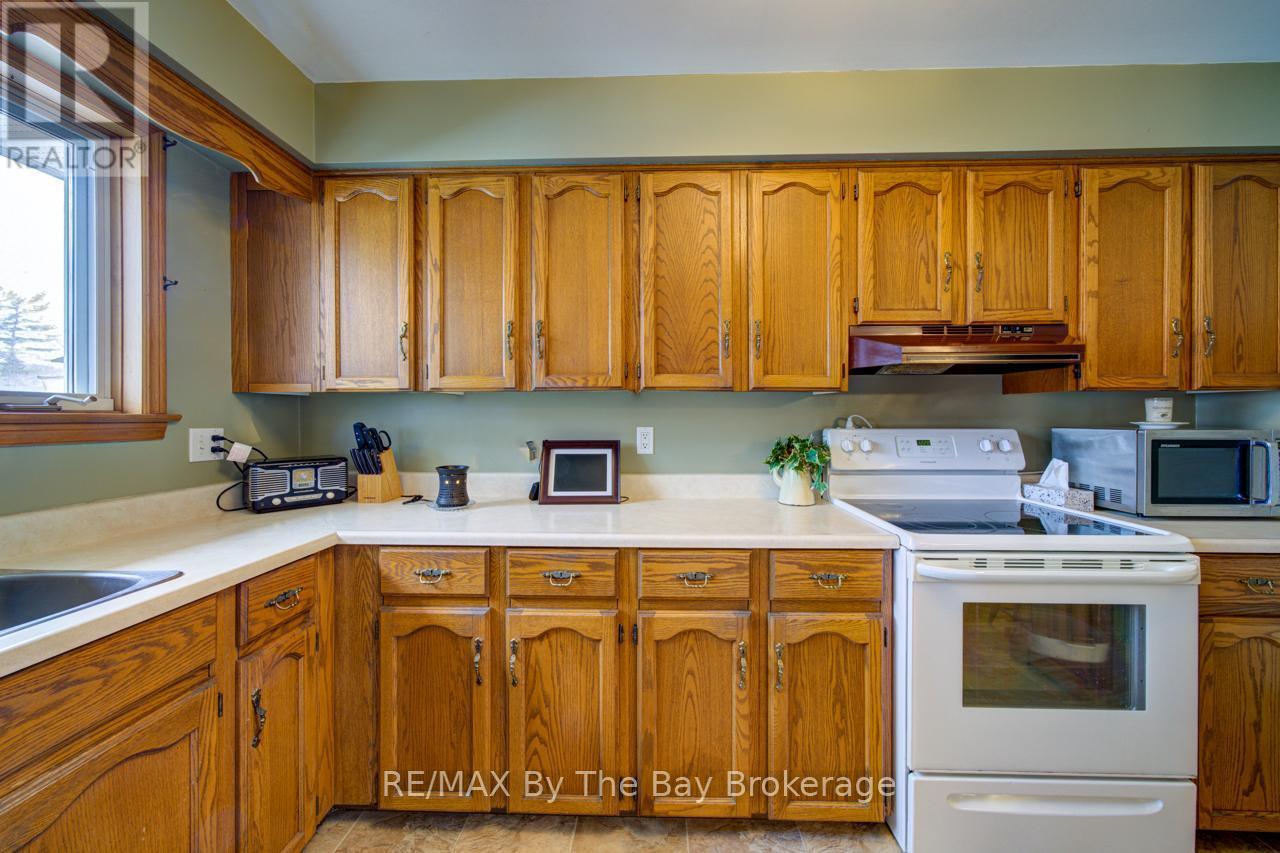 229 Datas Drive E, Clearview (Stayner), ON - Indoor Photo Showing Kitchen