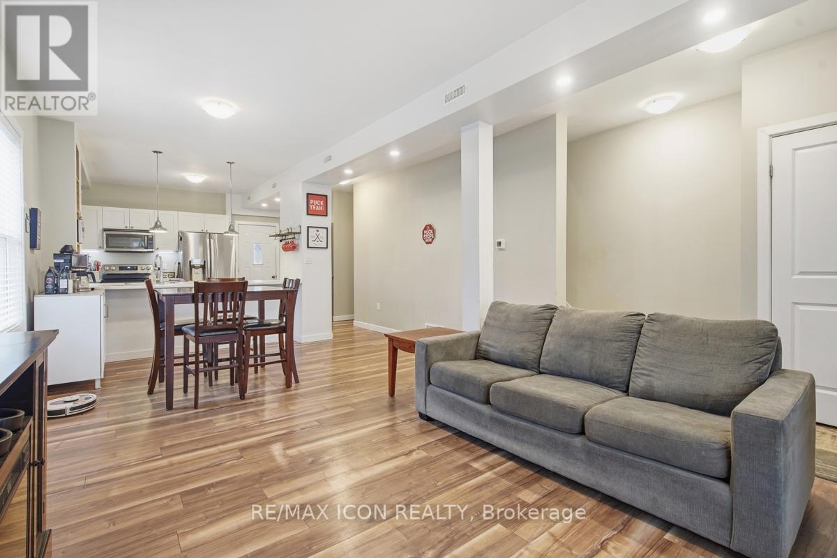 67 Elysian Street, St. Thomas, ON - Indoor Photo Showing Living Room