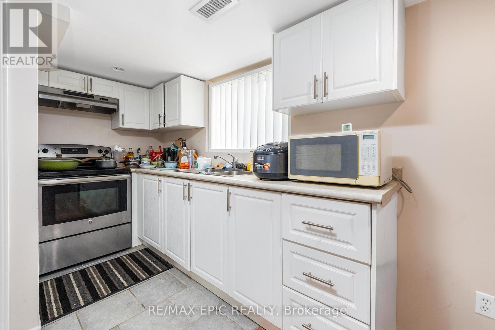 4812 Highway 7 E, Markham, ON - Indoor Photo Showing Kitchen With Double Sink