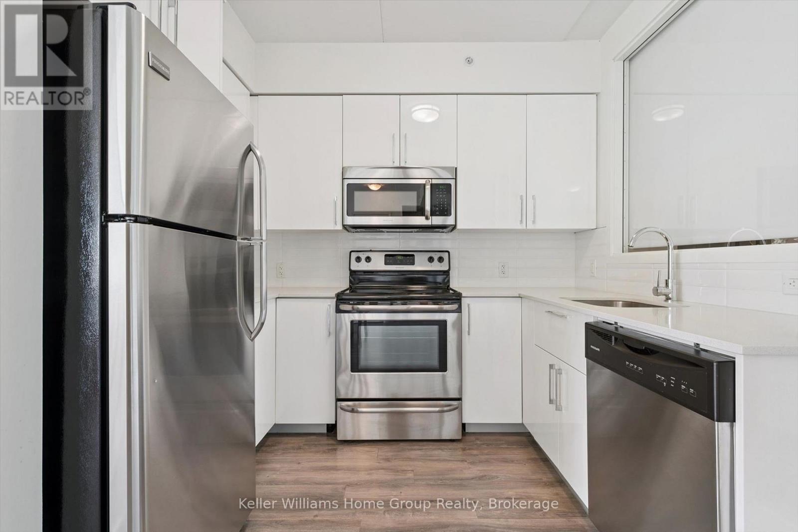 406 - 1219 Gordon Street, Guelph (Kortright West), ON - Indoor Photo Showing Kitchen With Stainless Steel Kitchen