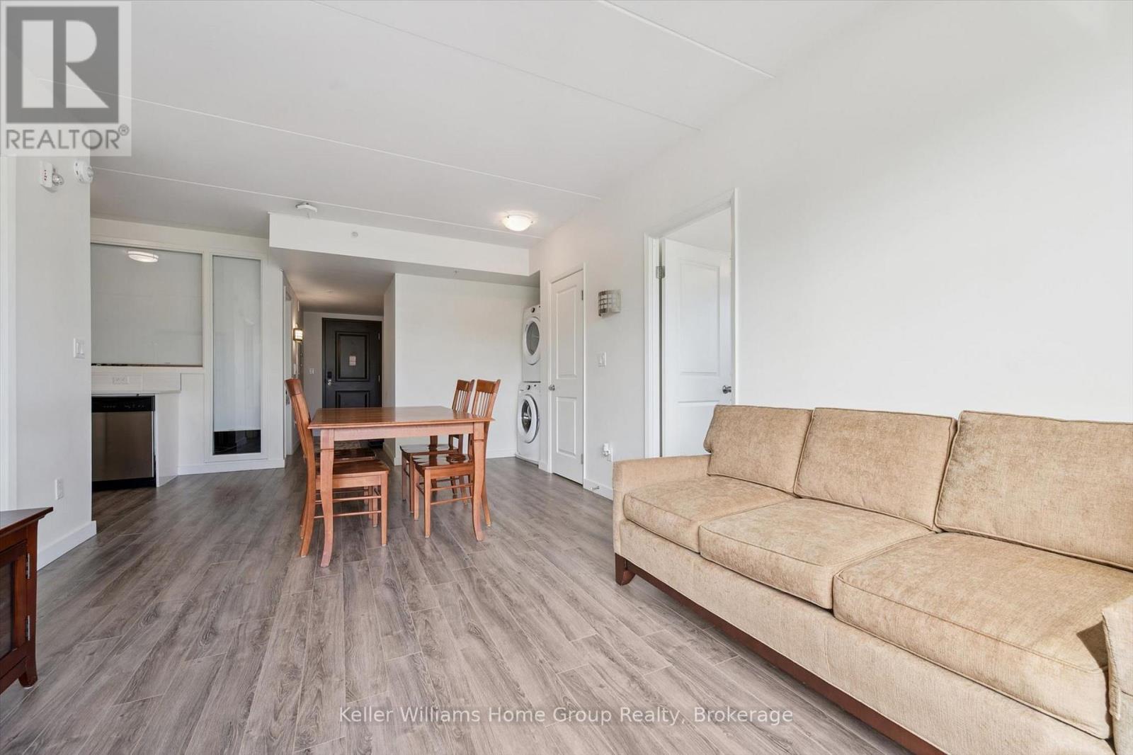 406 - 1219 Gordon Street, Guelph (Kortright West), ON - Indoor Photo Showing Living Room