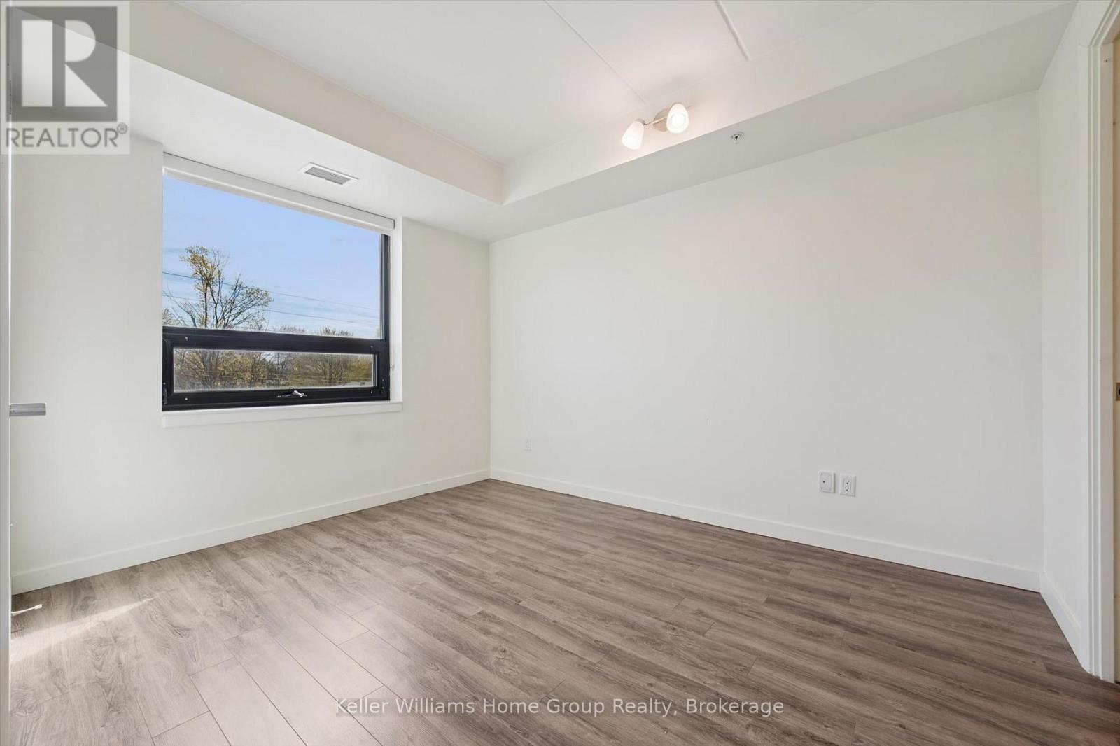 406 - 1219 Gordon Street, Guelph (Kortright West), ON - Indoor Photo Showing Other Room