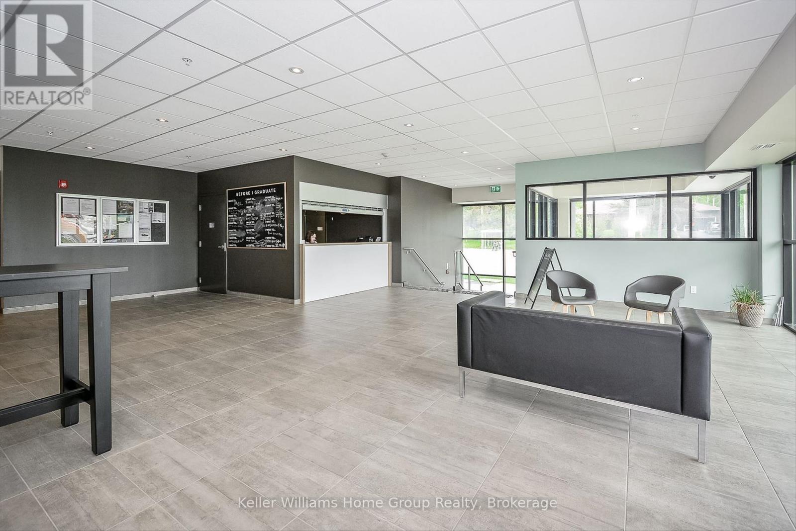 406 - 1219 Gordon Street, Guelph (Kortright West), ON - Indoor Photo Showing Other Room