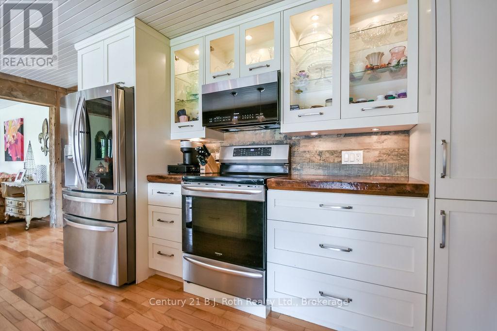 465 Ridge Road E, Oro-Medonte, ON - Indoor Photo Showing Kitchen