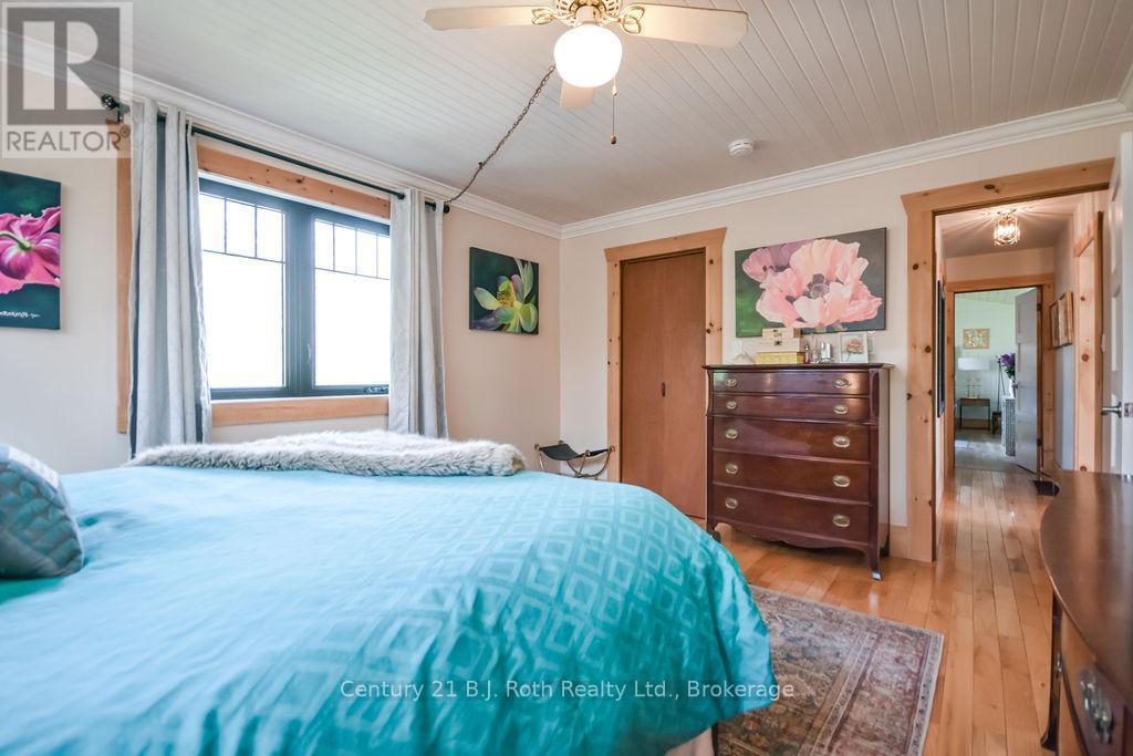 465 Ridge Road E, Oro-Medonte, ON - Indoor Photo Showing Bedroom