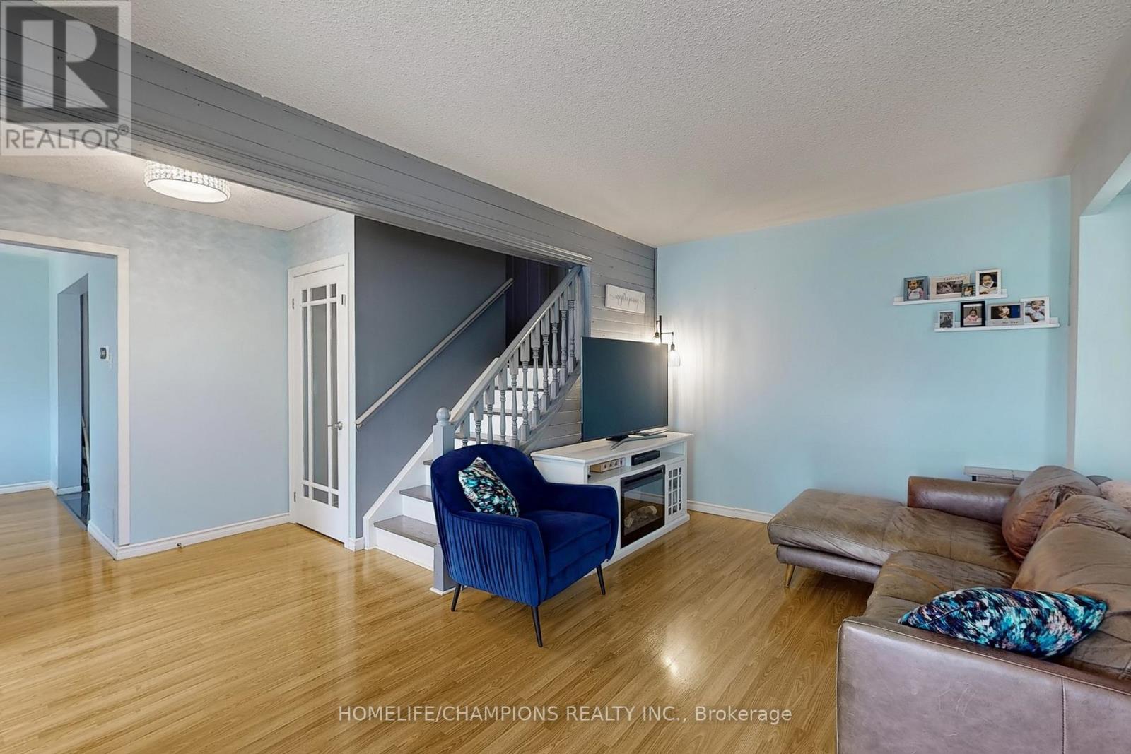 4 Flamingo Crescent, Brampton, ON - Indoor Photo Showing Living Room