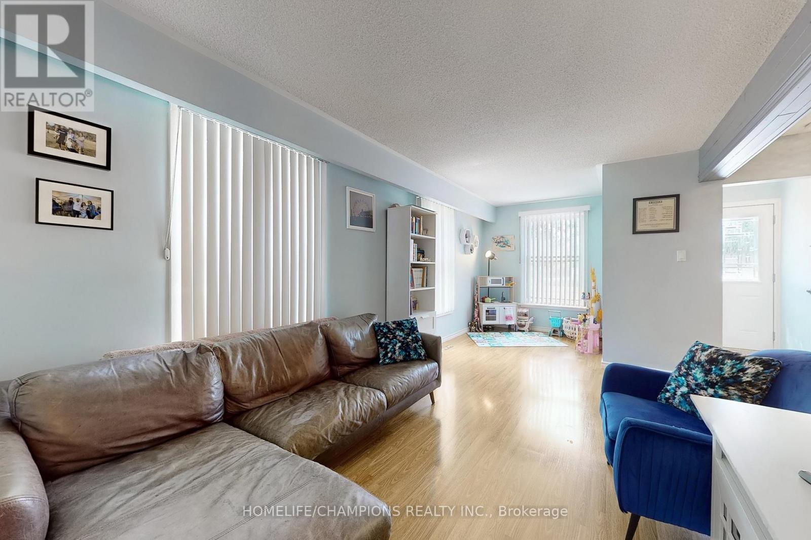 4 Flamingo Crescent, Brampton, ON - Indoor Photo Showing Living Room