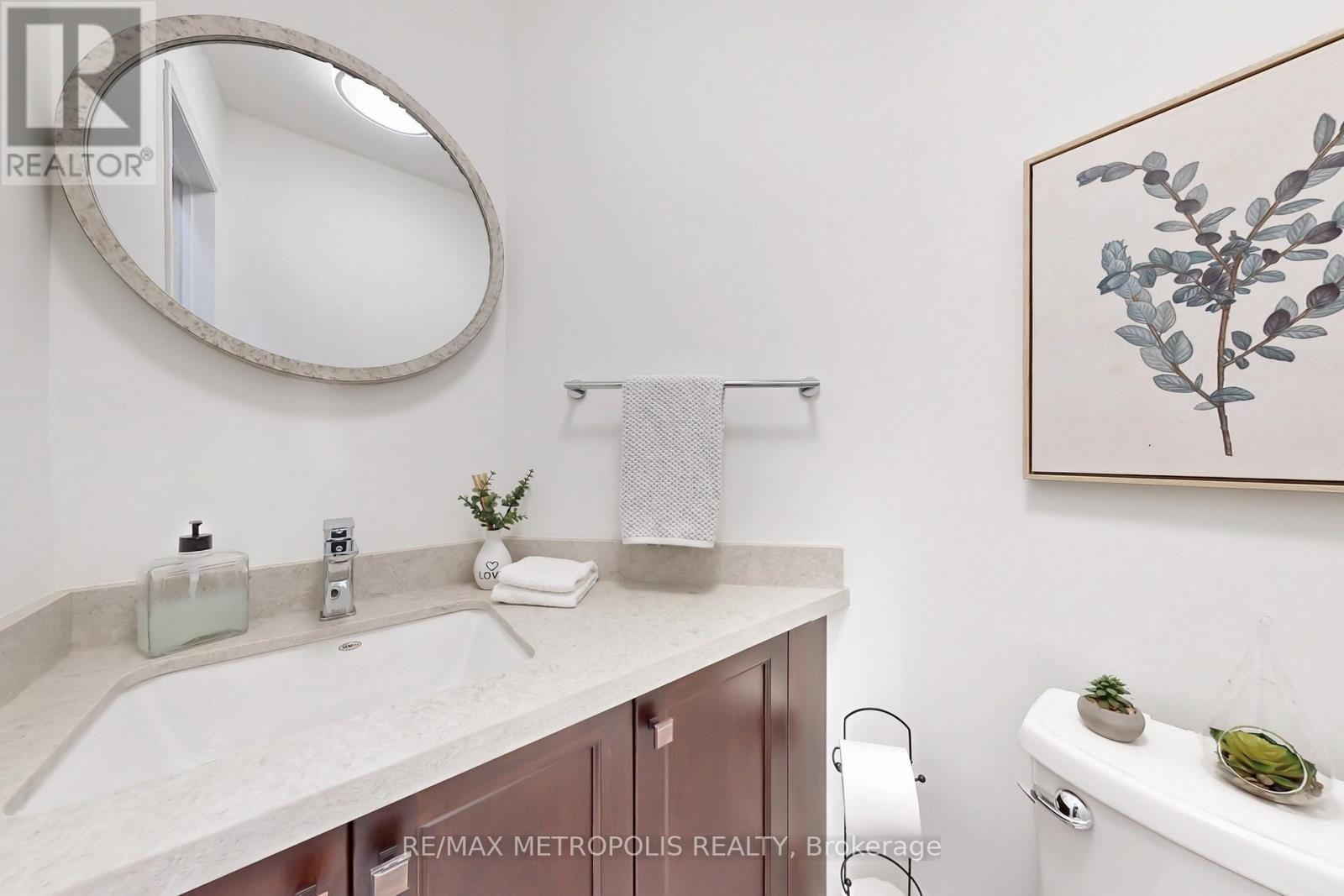 14 Piazza Crescent, Vaughan, ON - Indoor Photo Showing Bathroom