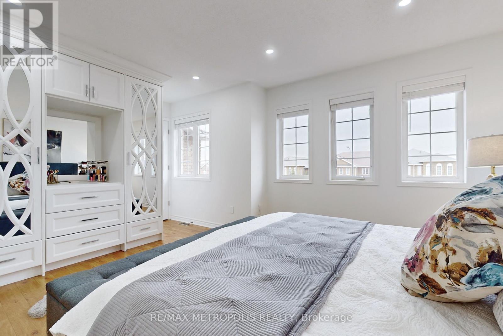 14 Piazza Crescent, Vaughan, ON - Indoor Photo Showing Bedroom
