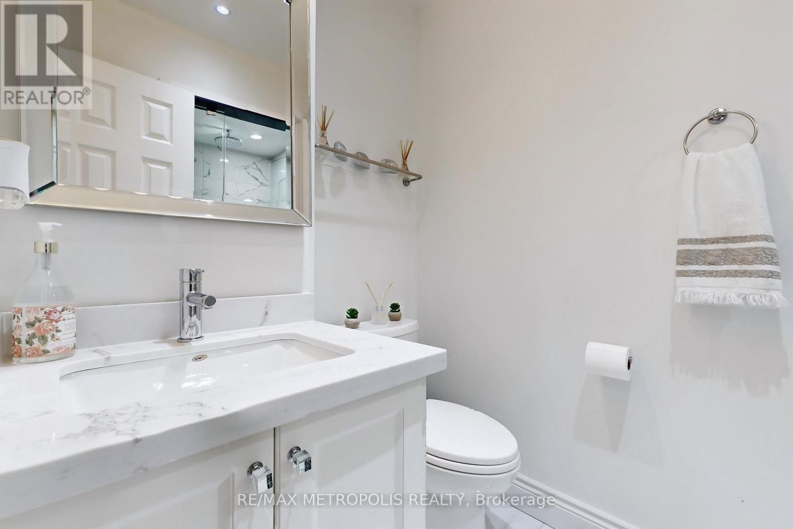 14 Piazza Crescent, Vaughan, ON - Indoor Photo Showing Bathroom