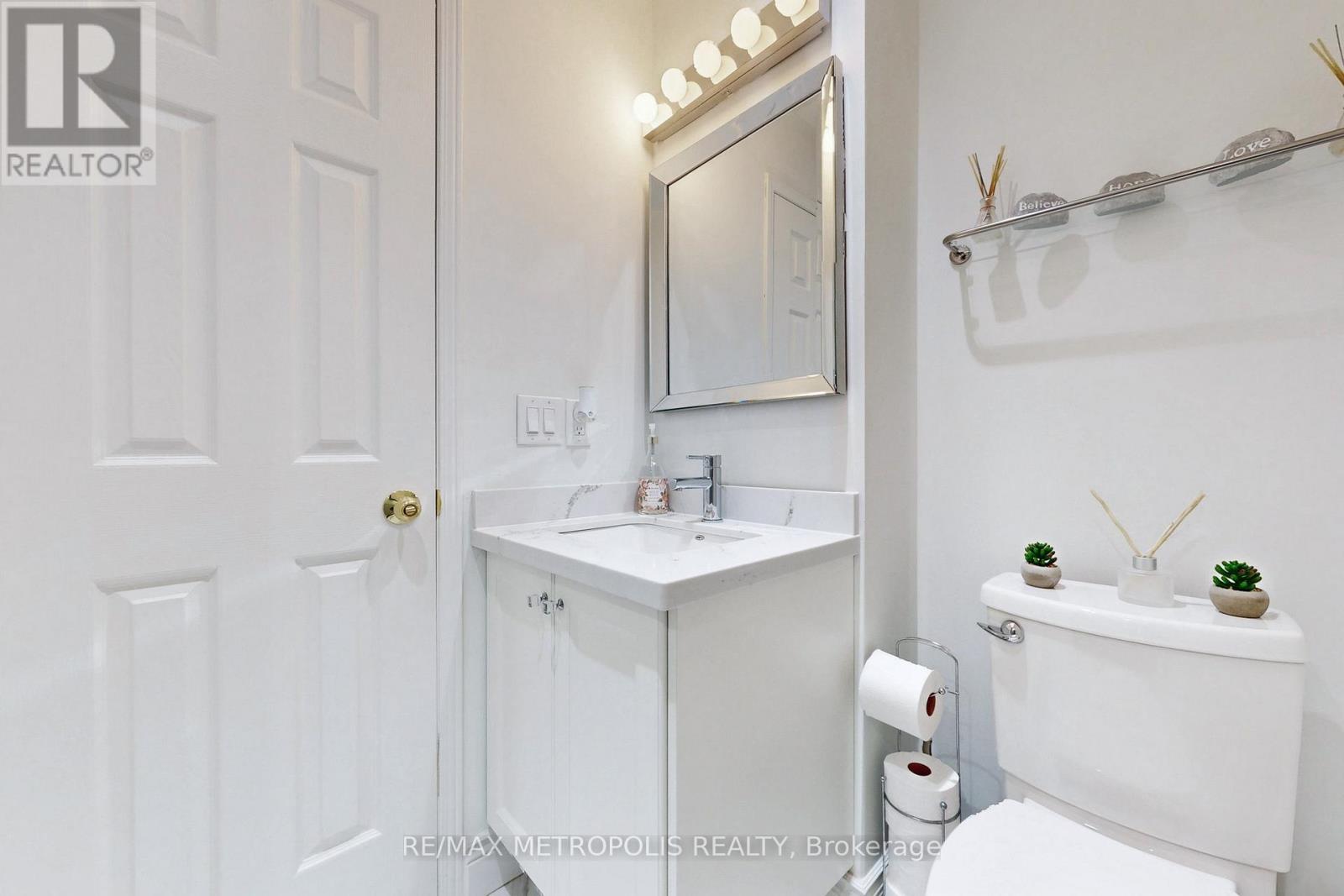 14 Piazza Crescent, Vaughan, ON - Indoor Photo Showing Bathroom
