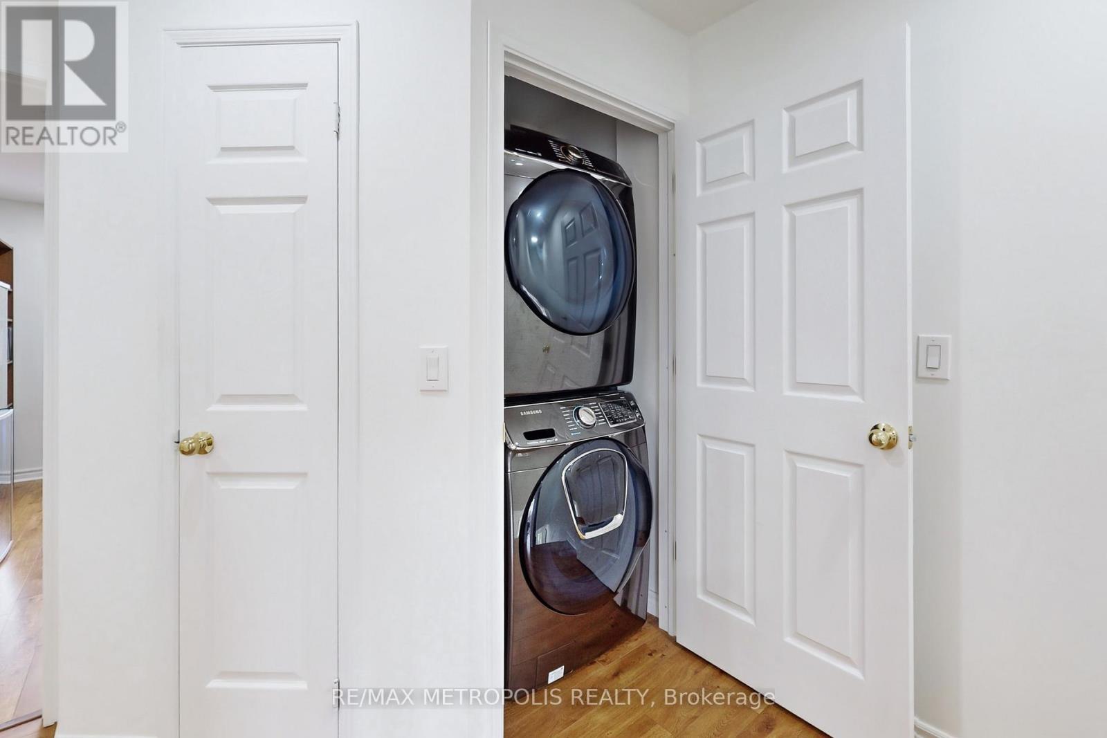 14 Piazza Crescent, Vaughan, ON - Indoor Photo Showing Laundry Room