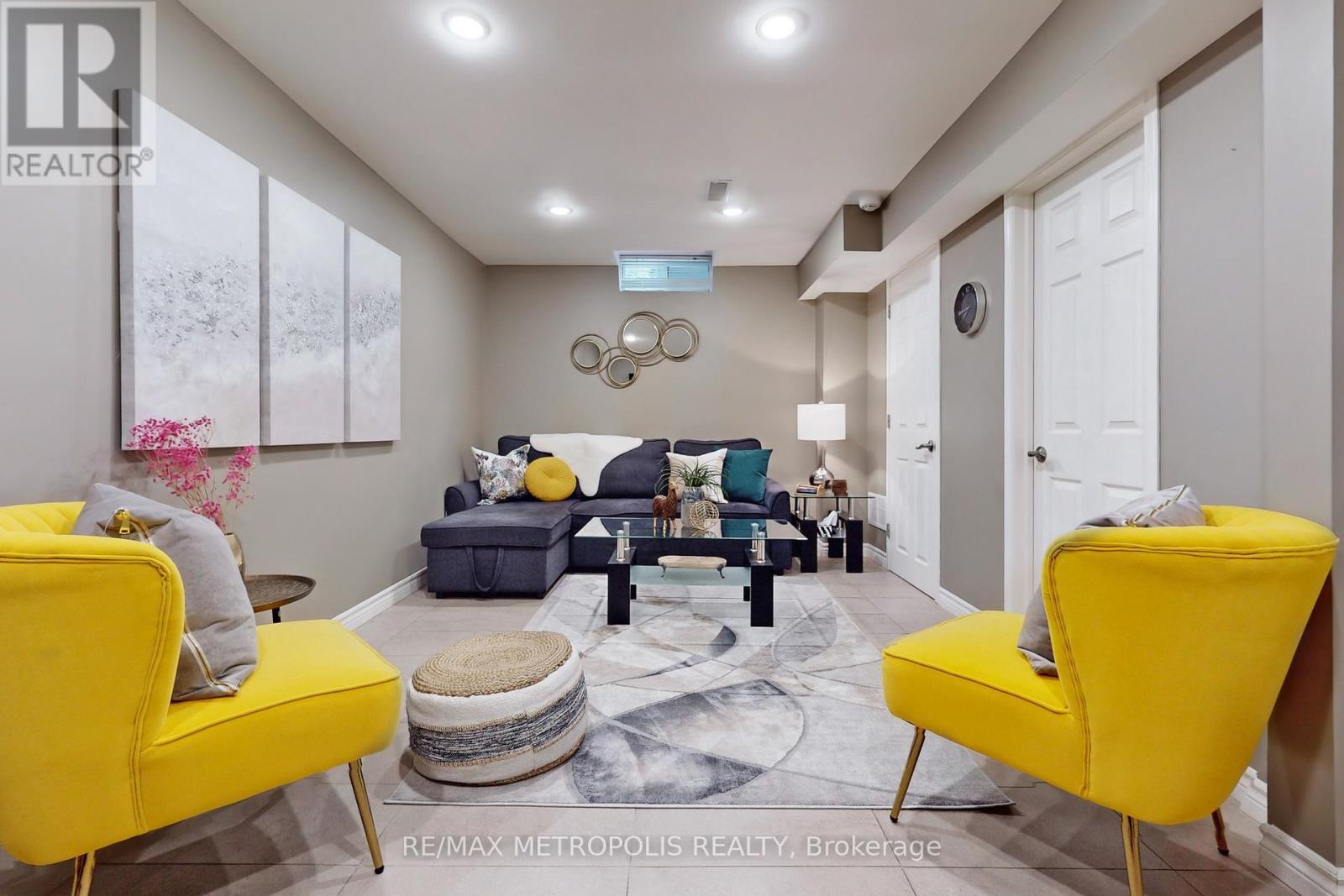 14 Piazza Crescent, Vaughan, ON - Indoor Photo Showing Other Room