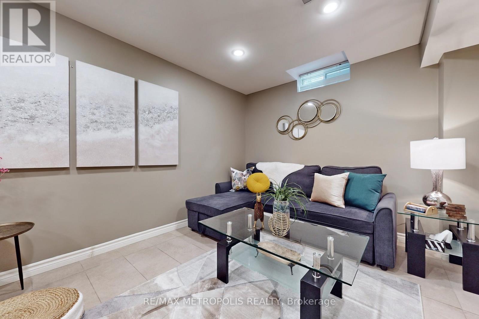 14 Piazza Crescent, Vaughan, ON - Indoor Photo Showing Other Room