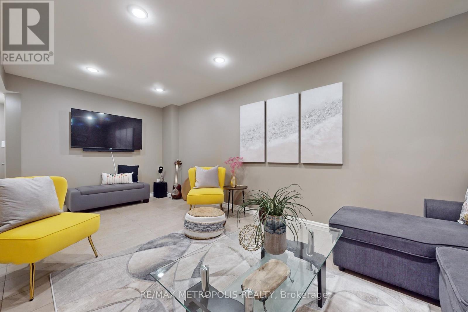 14 Piazza Crescent, Vaughan, ON - Indoor Photo Showing Other Room