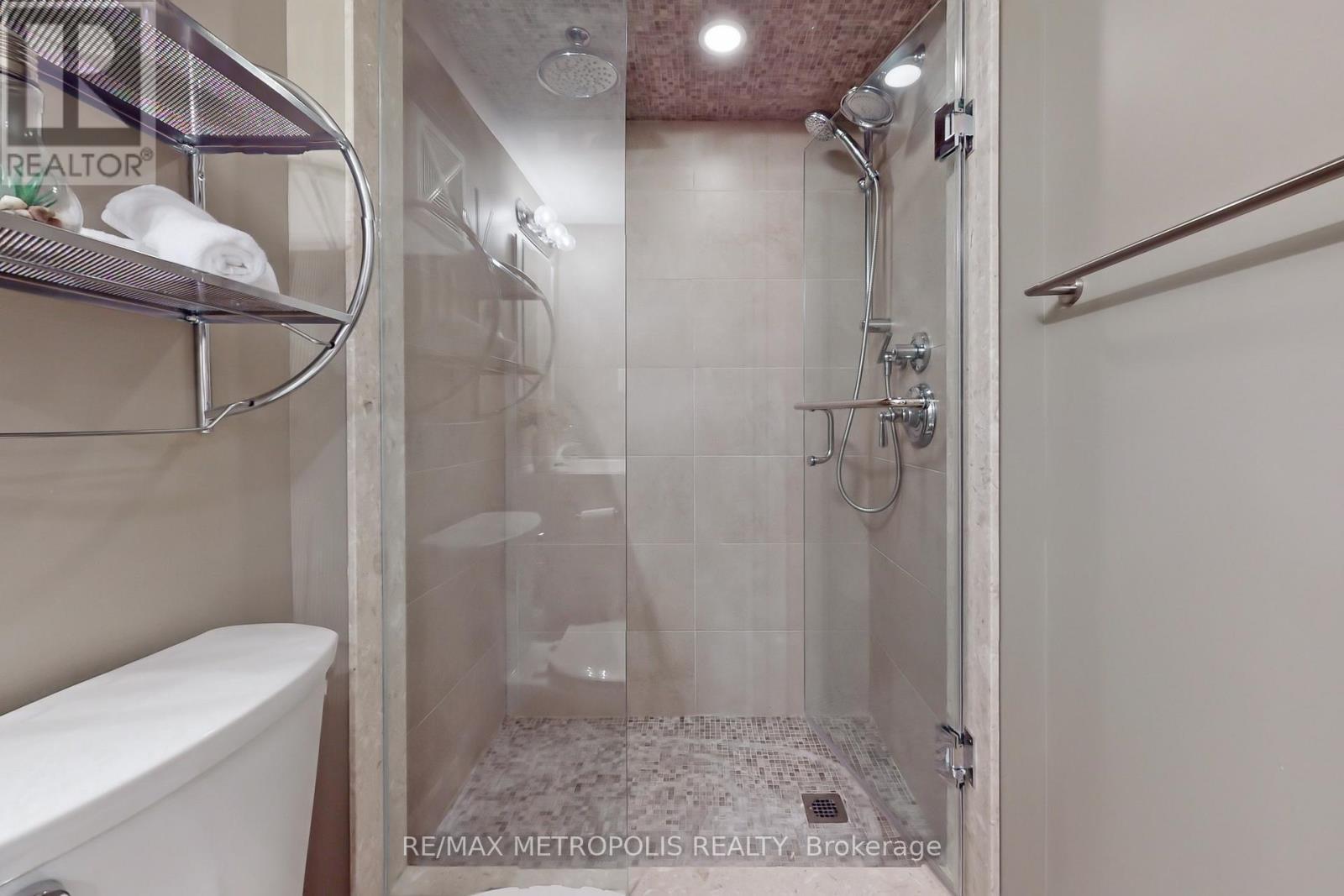 14 Piazza Crescent, Vaughan, ON - Indoor Photo Showing Bathroom