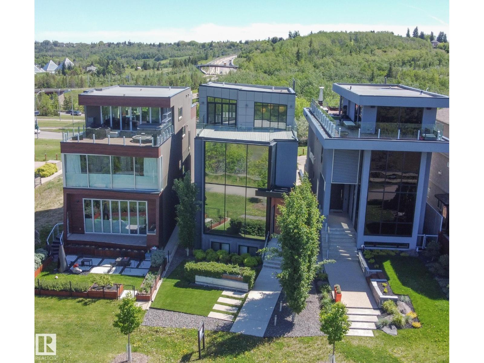 9509 99B St Nw, Edmonton, AB - Outdoor With Facade