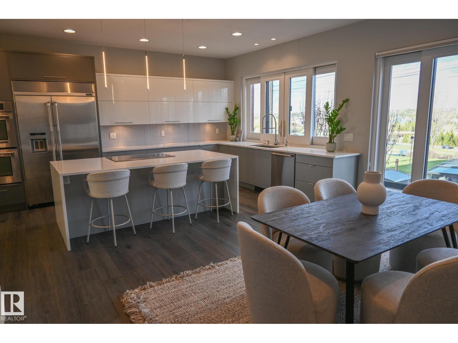 9509 99B St Nw, Edmonton, AB - Indoor Photo Showing Dining Room