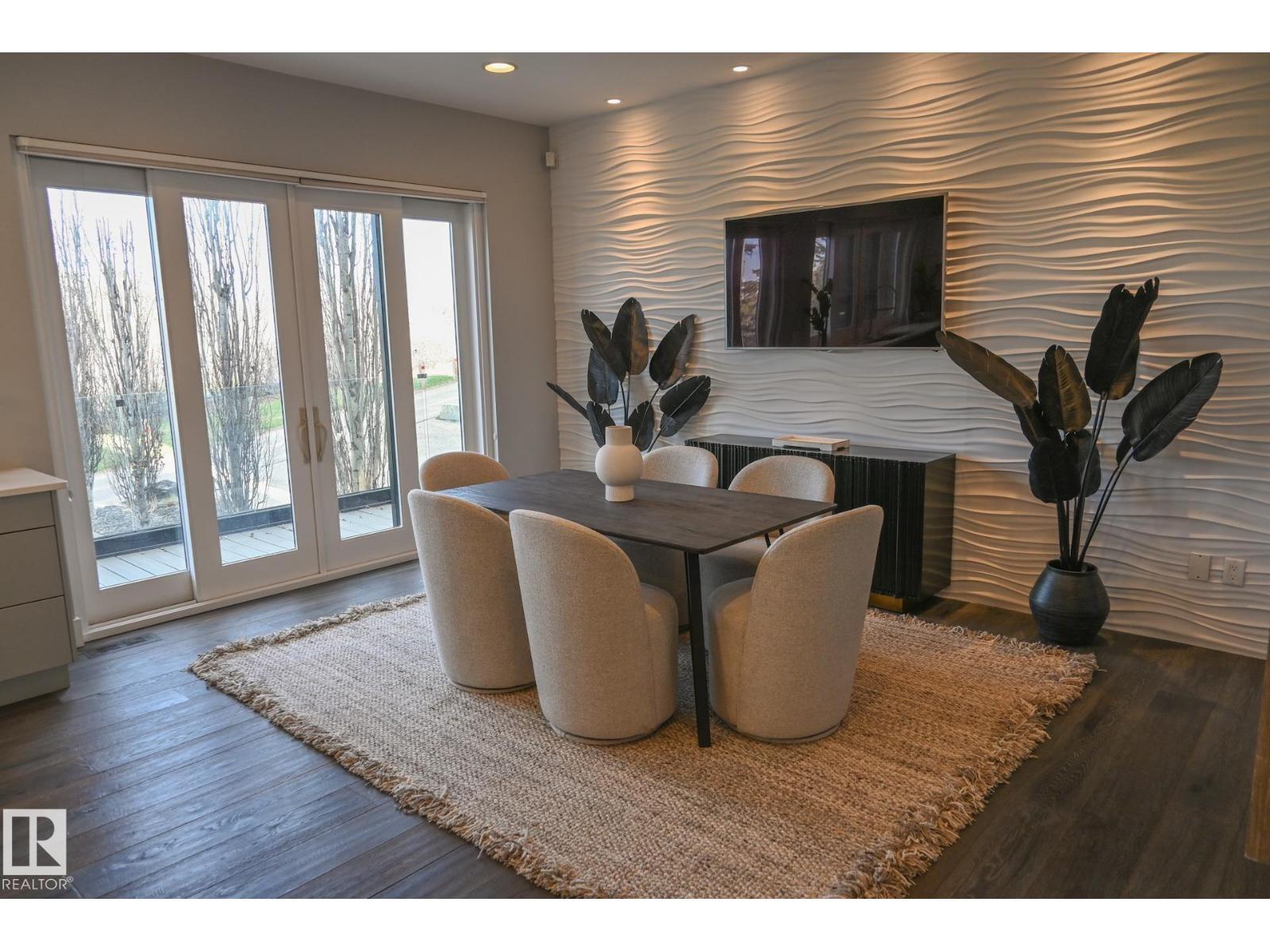 9509 99B St Nw, Edmonton, AB - Indoor