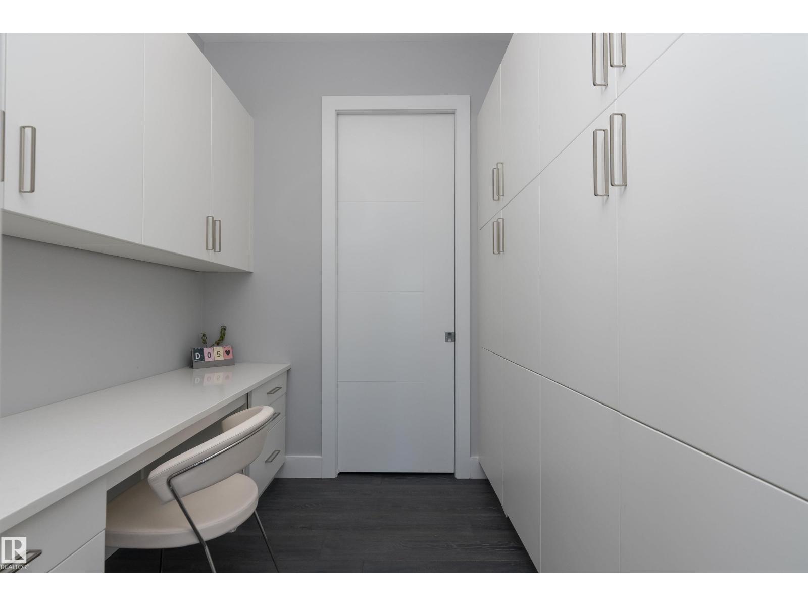 9509 99B St Nw, Edmonton, AB - Indoor Photo Showing Other Room