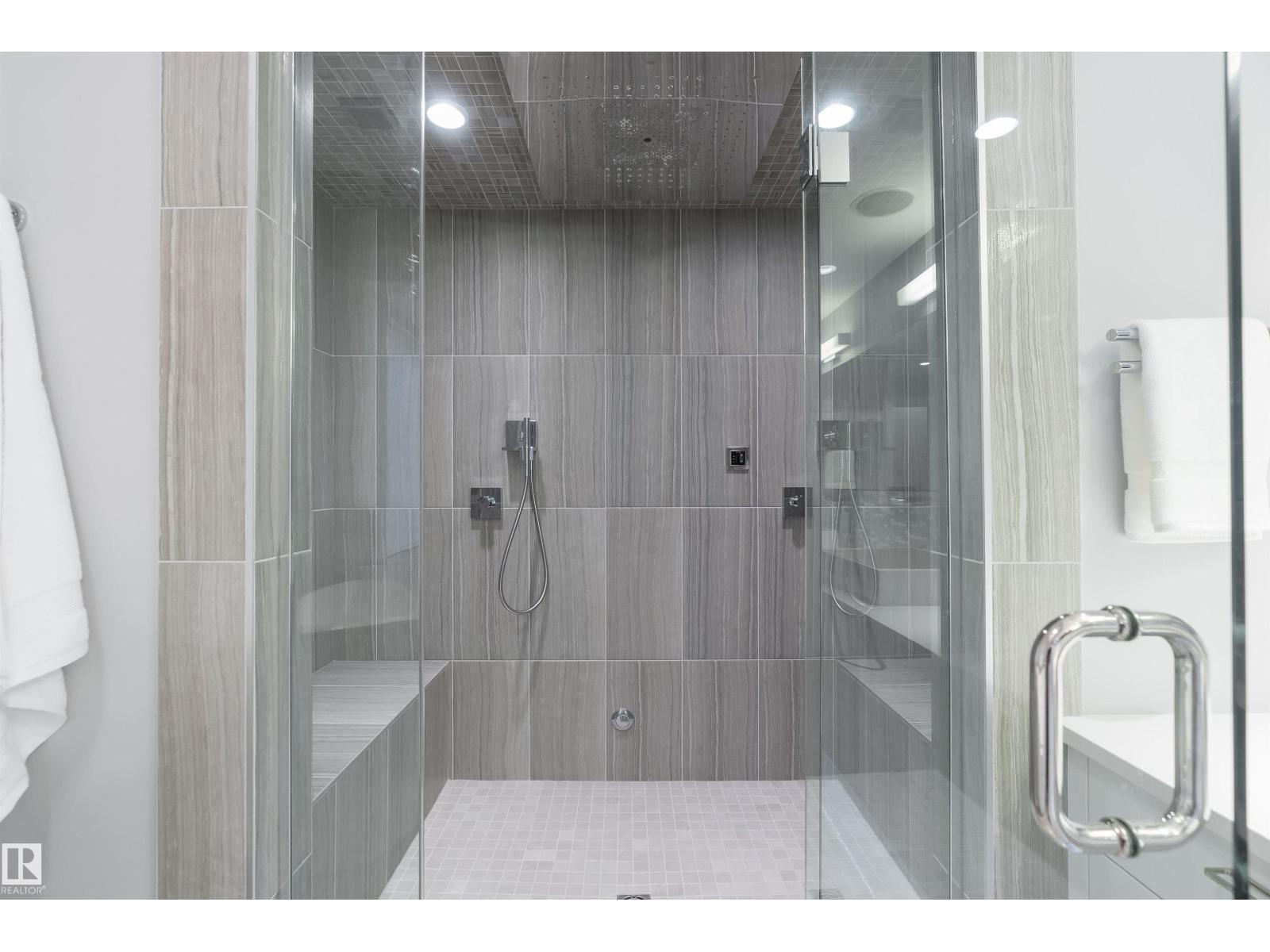 9509 99B St Nw, Edmonton, AB - Indoor Photo Showing Bathroom