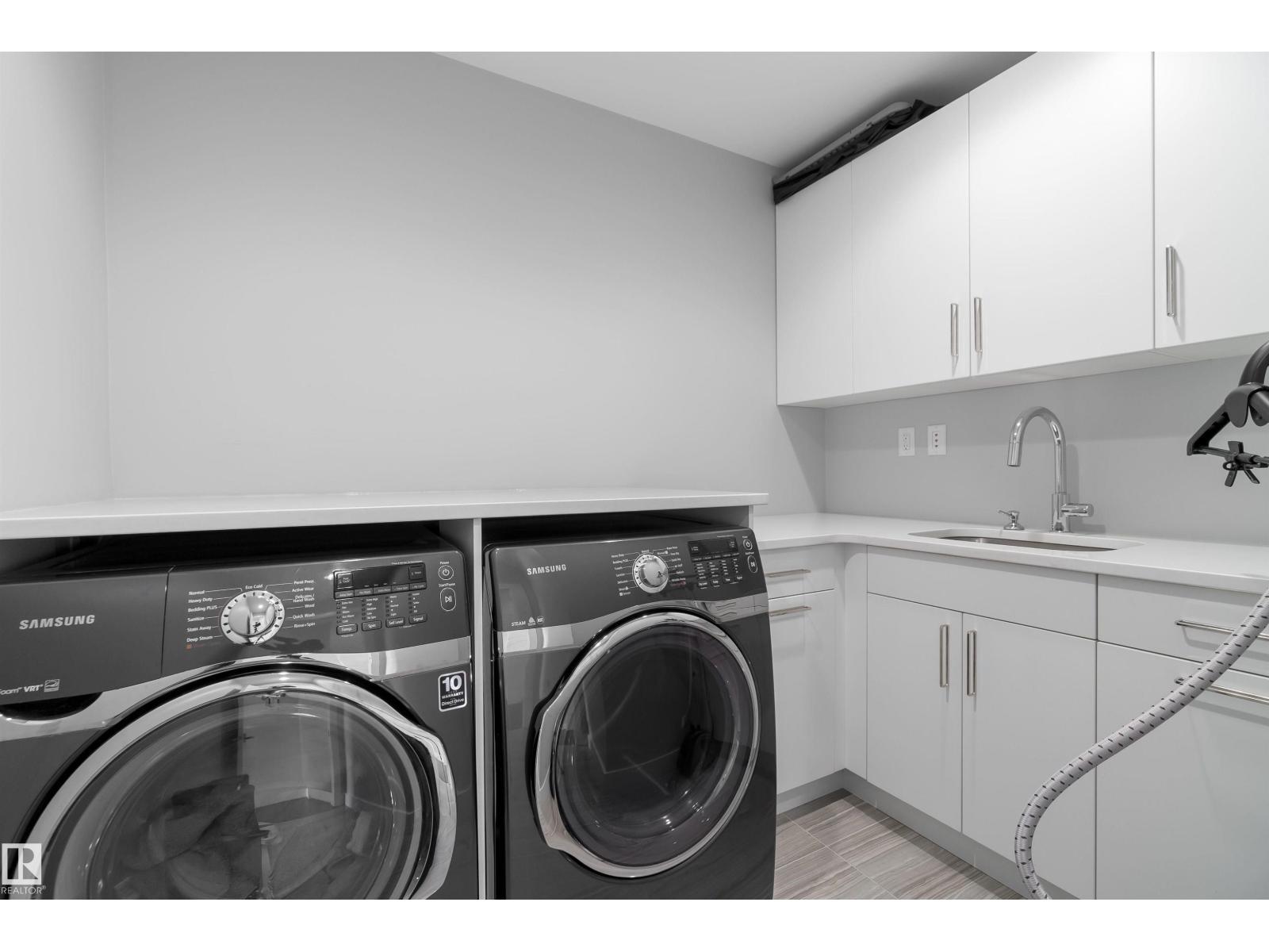 9509 99B St Nw, Edmonton, AB - Indoor Photo Showing Laundry Room