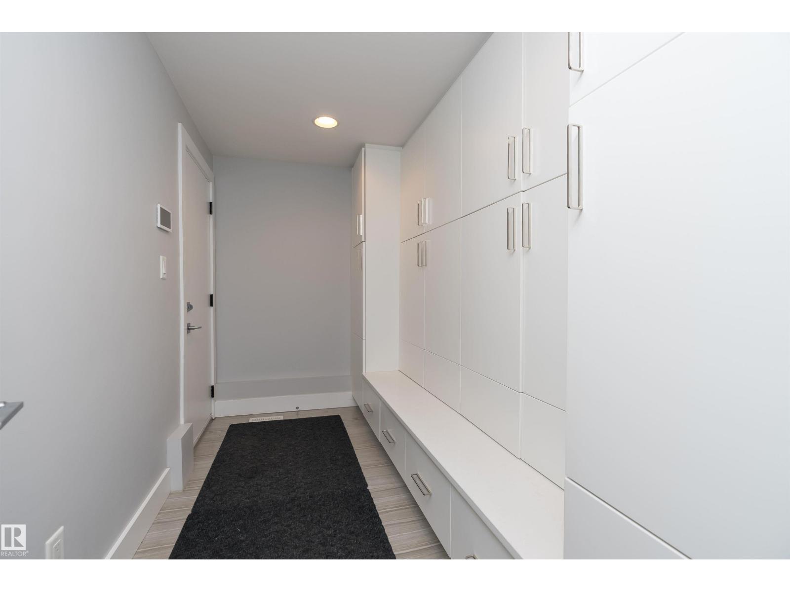 9509 99B St Nw, Edmonton, AB - Indoor Photo Showing Other Room