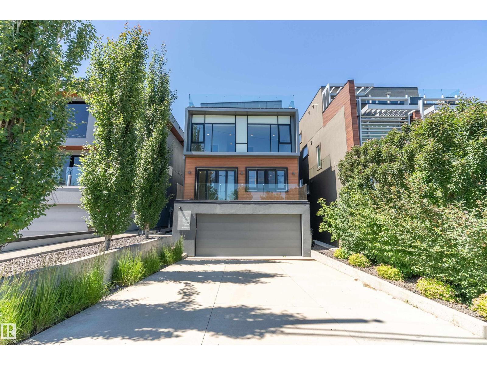 9509 99B St Nw, Edmonton, AB - Outdoor With Facade