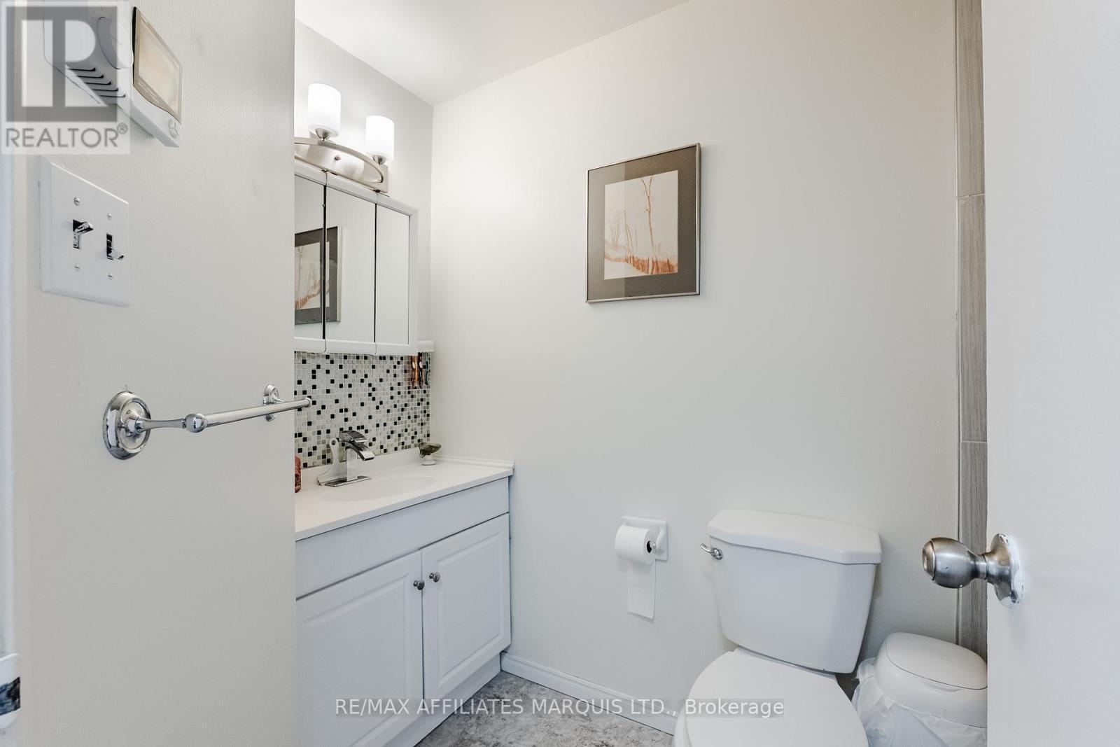 812 Glengarry Boulevard, Cornwall, ON - Indoor Photo Showing Bathroom