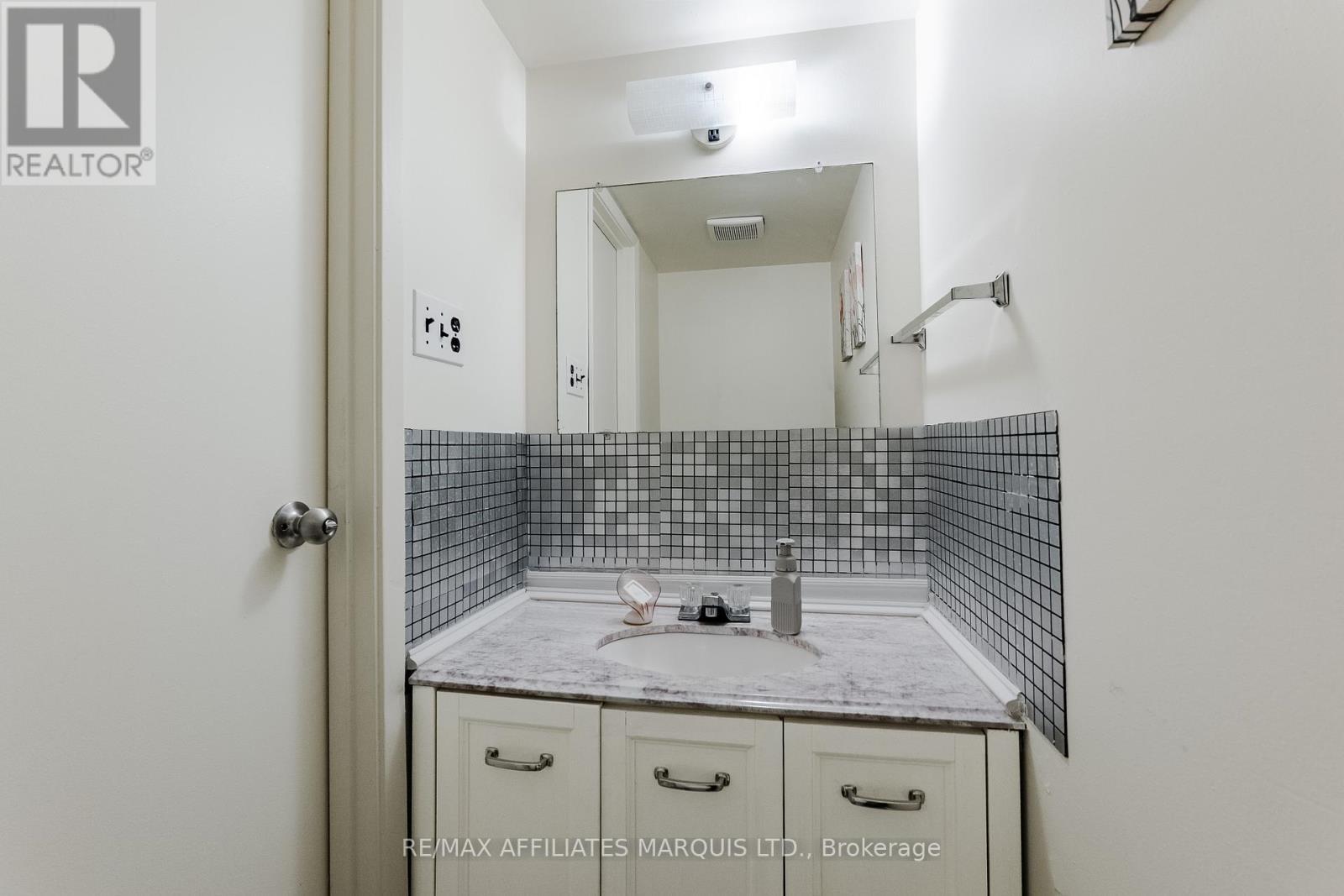 812 Glengarry Boulevard, Cornwall, ON - Indoor Photo Showing Bathroom