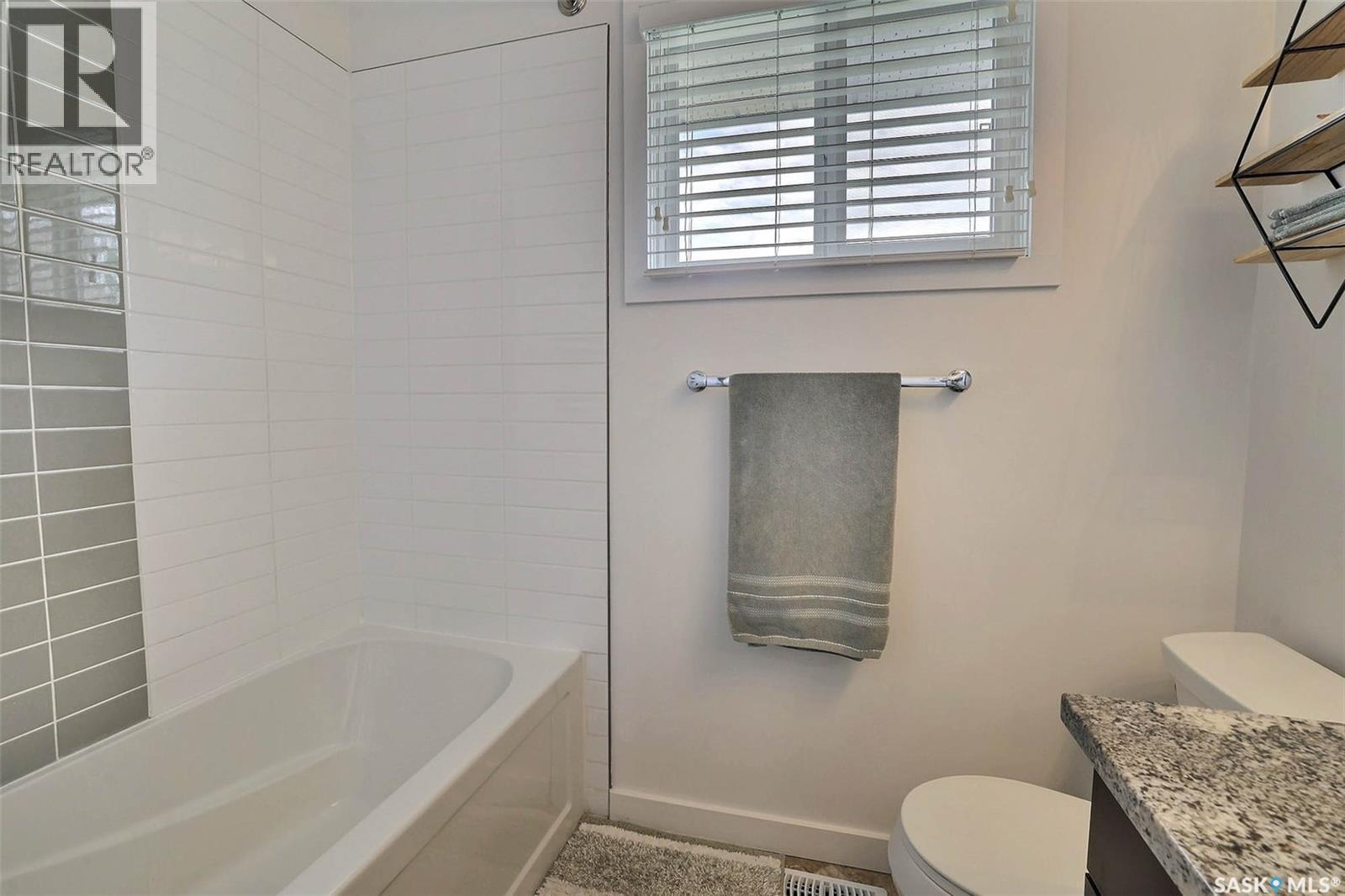 110 Fulton Drive, Regina, SK - Indoor Photo Showing Bathroom