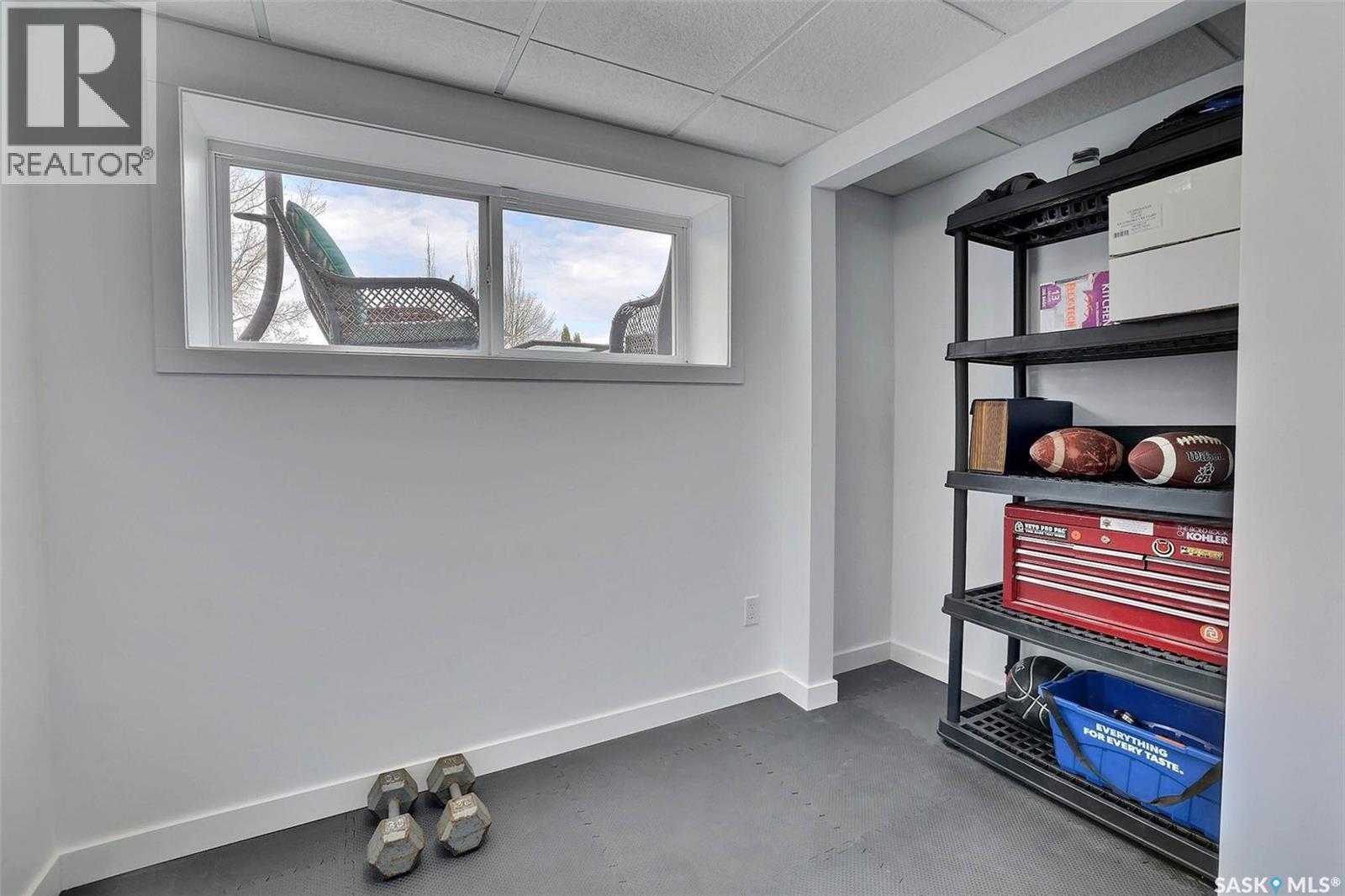 110 Fulton Drive, Regina, SK - Indoor Photo Showing Other Room