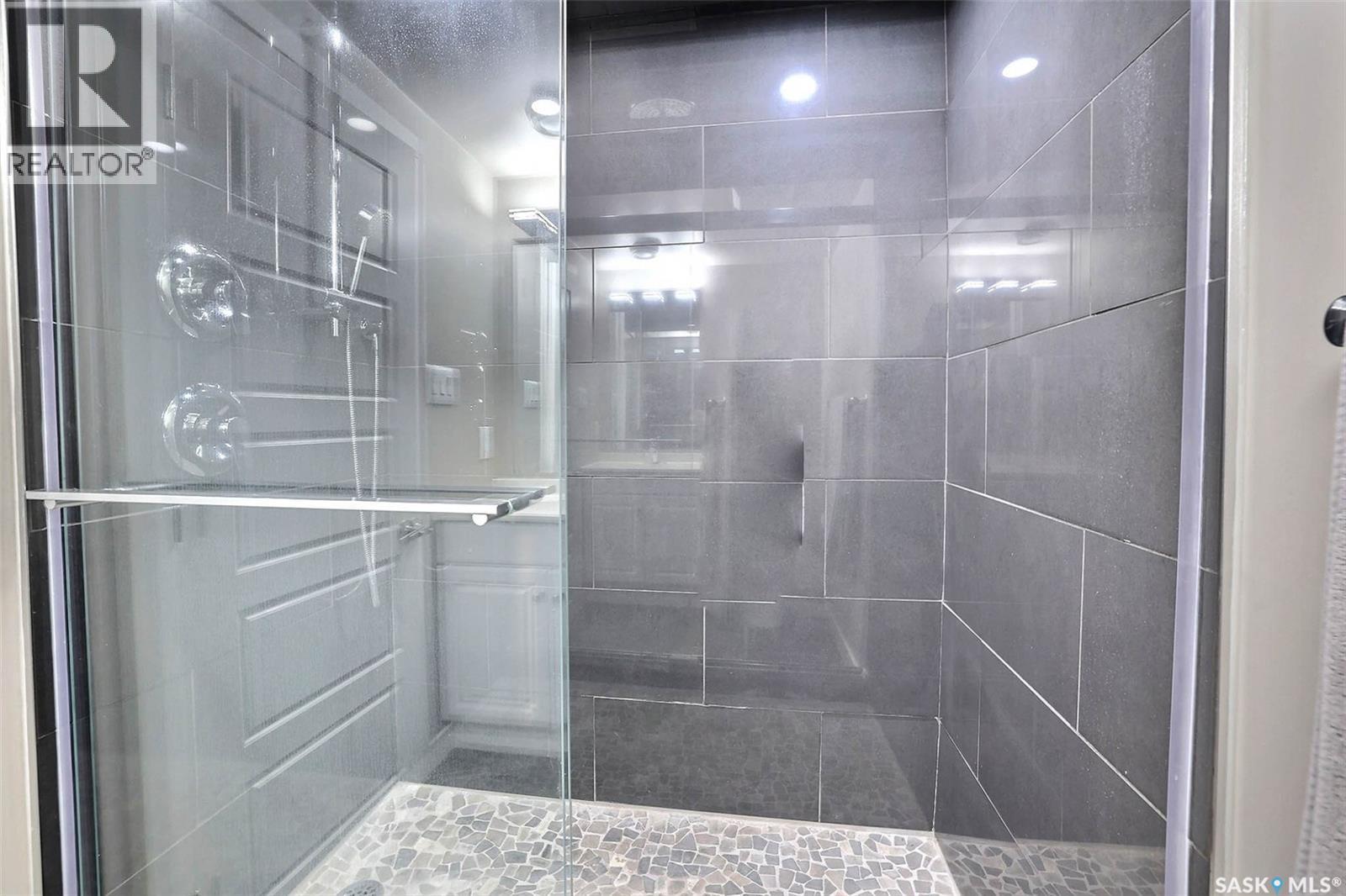 110 Fulton Drive, Regina, SK - Indoor Photo Showing Bathroom