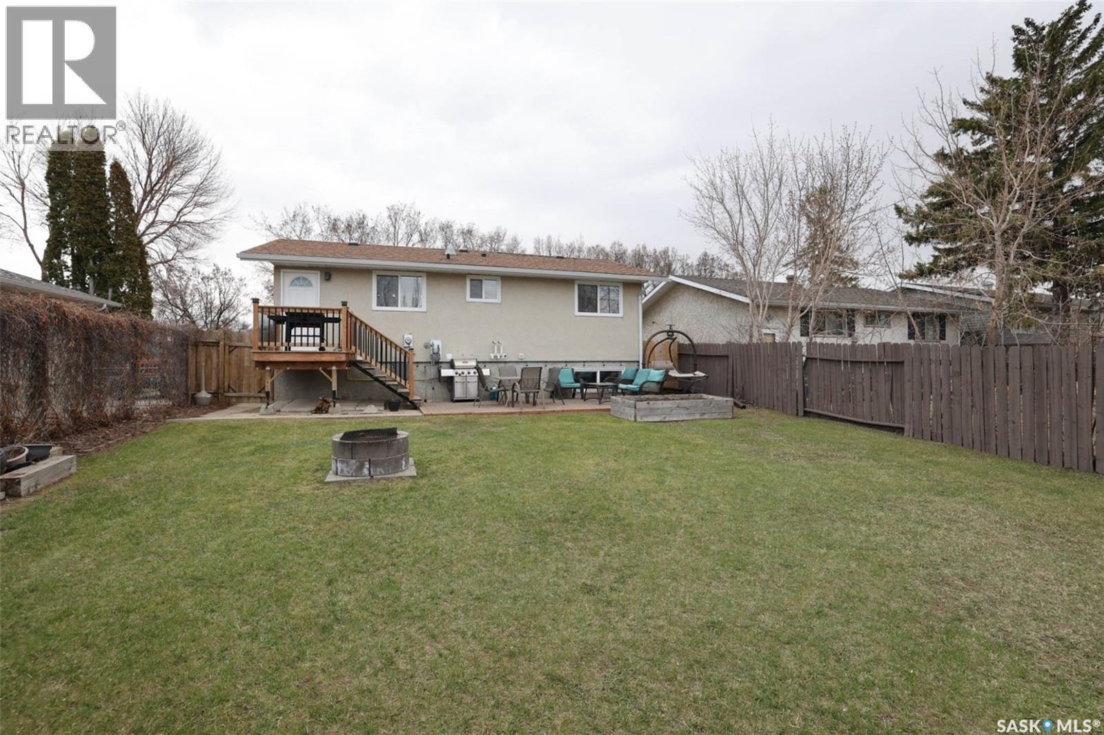 110 Fulton Drive, Regina, SK - Outdoor With Deck Patio Veranda