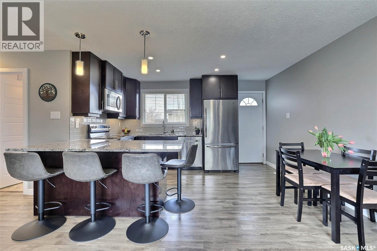 110 Fulton Drive, Regina, SK - Indoor Photo Showing Dining Room