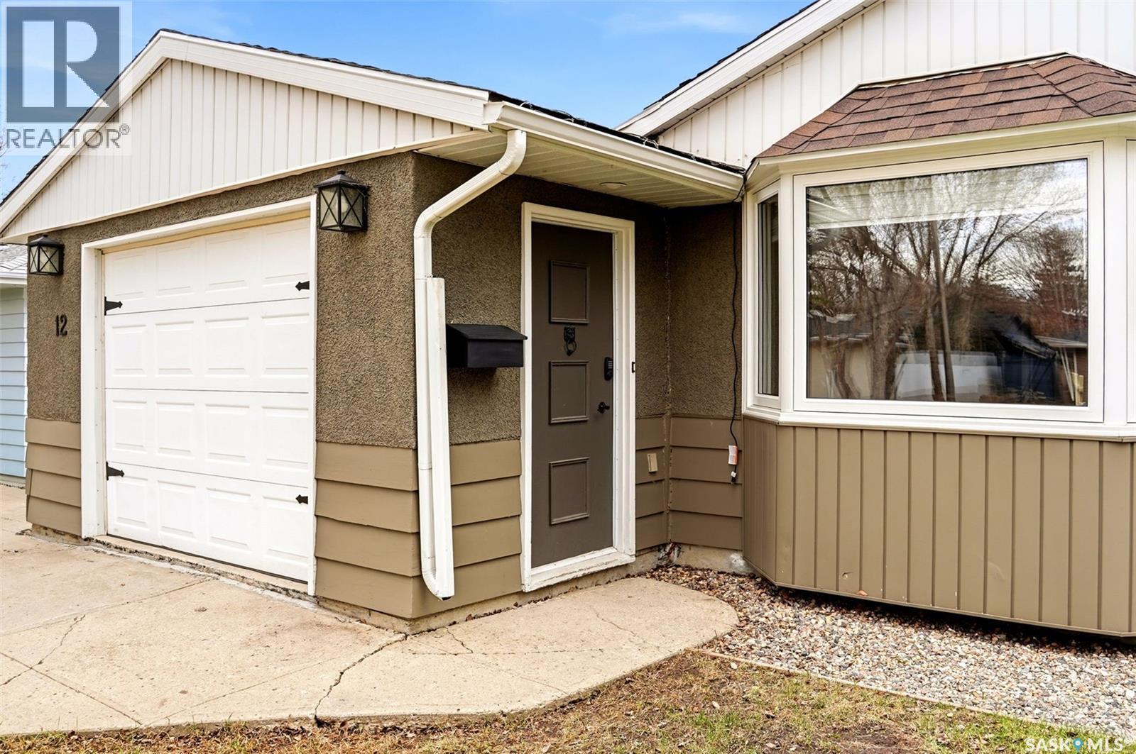 12 Fox Glove Crescent, Regina, SK - Outdoor With Exterior