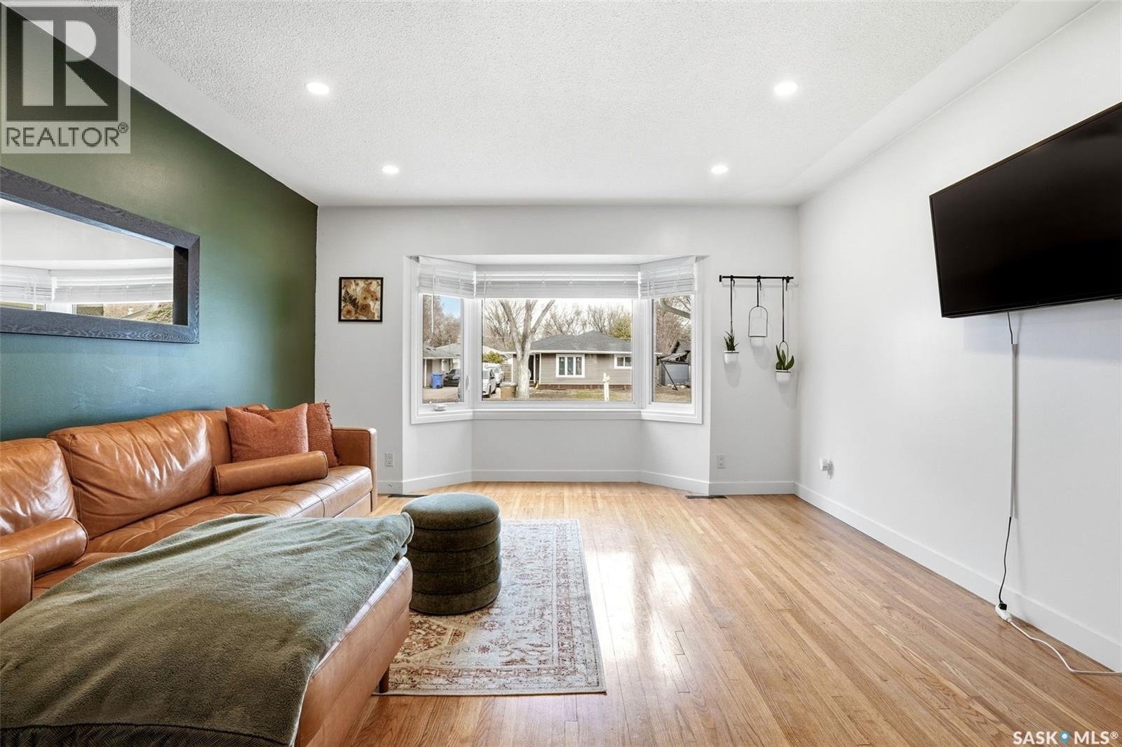 12 Fox Glove Crescent, Regina, SK - Indoor Photo Showing Living Room