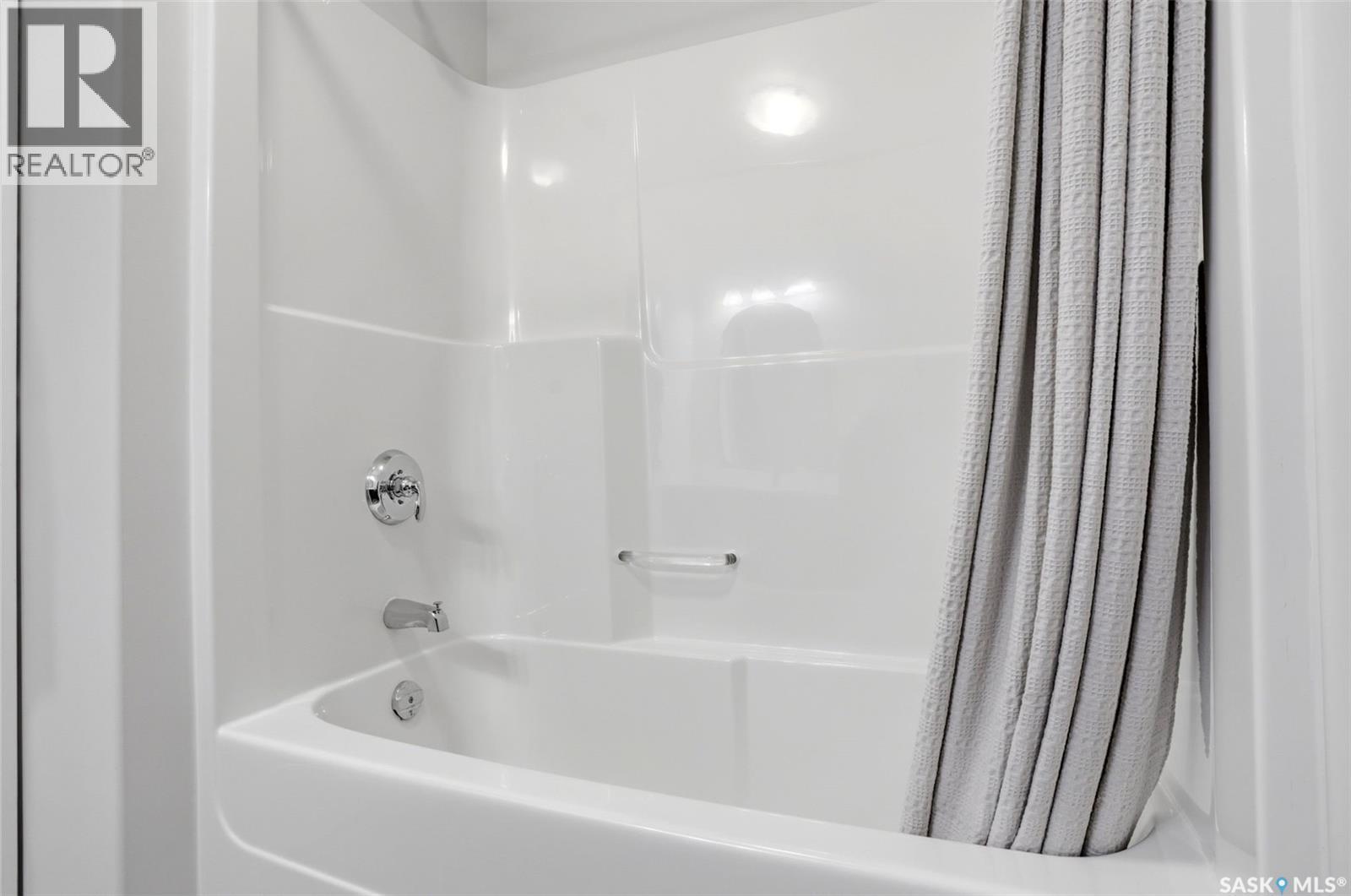 157 4100 Sandhill Crescent, Regina, SK - Indoor Photo Showing Bathroom