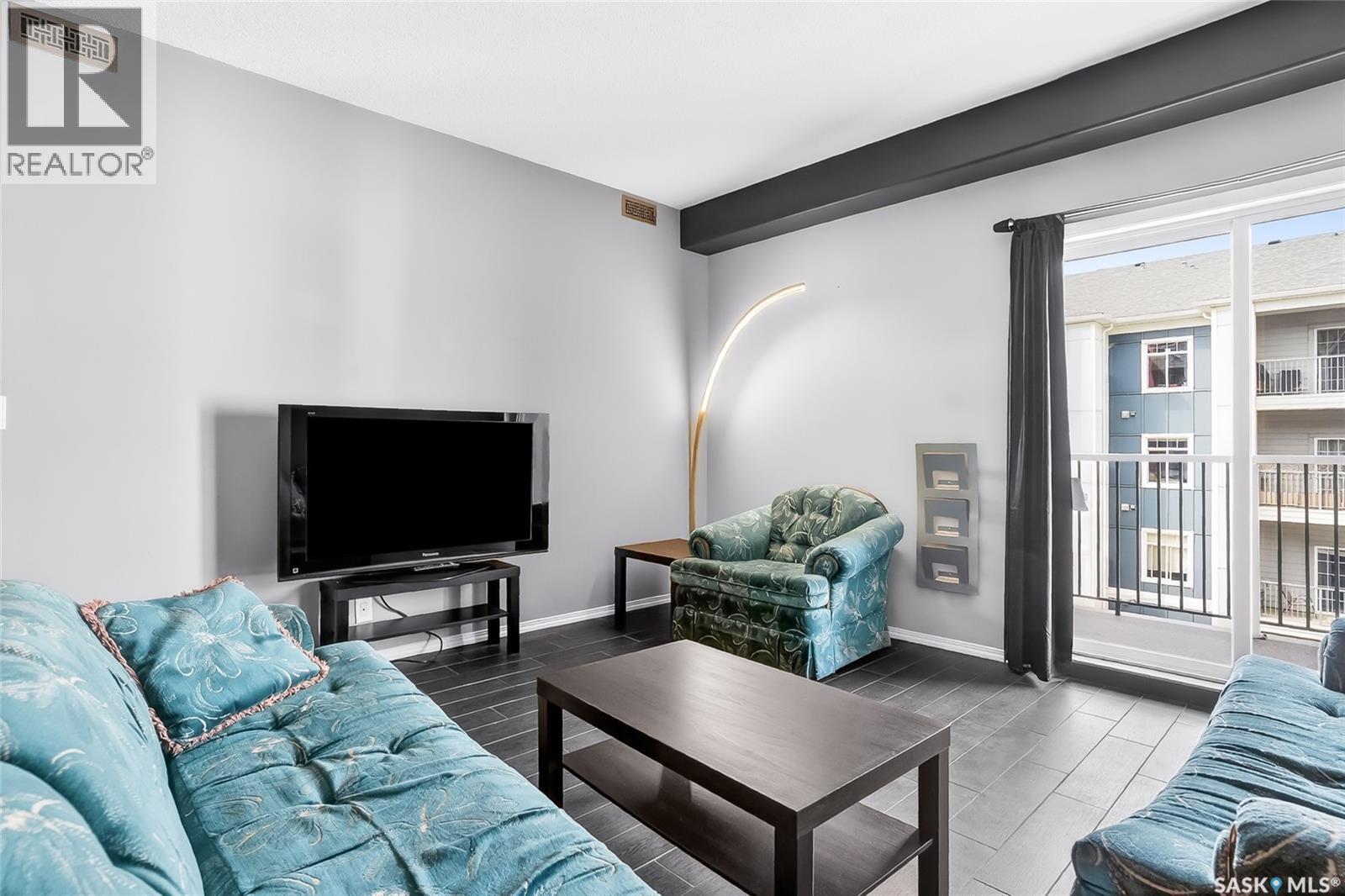 312 363 Nelson Road, Saskatoon, SK - Indoor Photo Showing Living Room